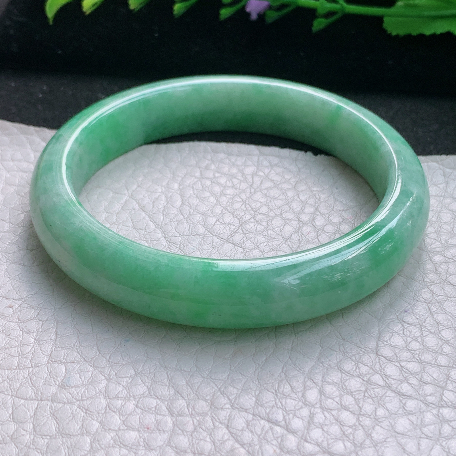 n清新款58*12*8.5平安镯 缅甸翡翠A货玉手镯精美白底青宽边玉手镯