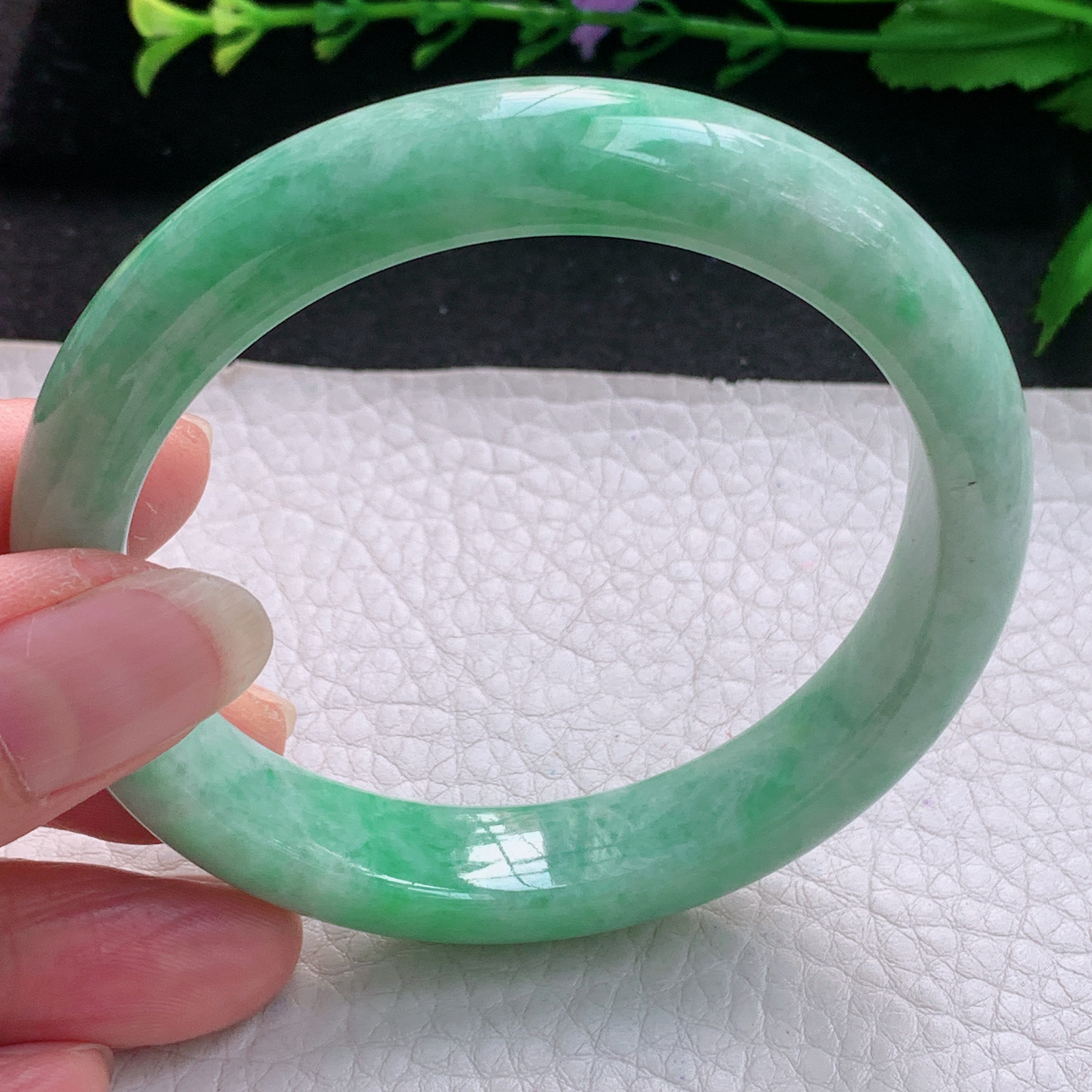 n清新款58*12*8.5平安镯 缅甸翡翠A货玉手镯精美白底青宽边玉手镯