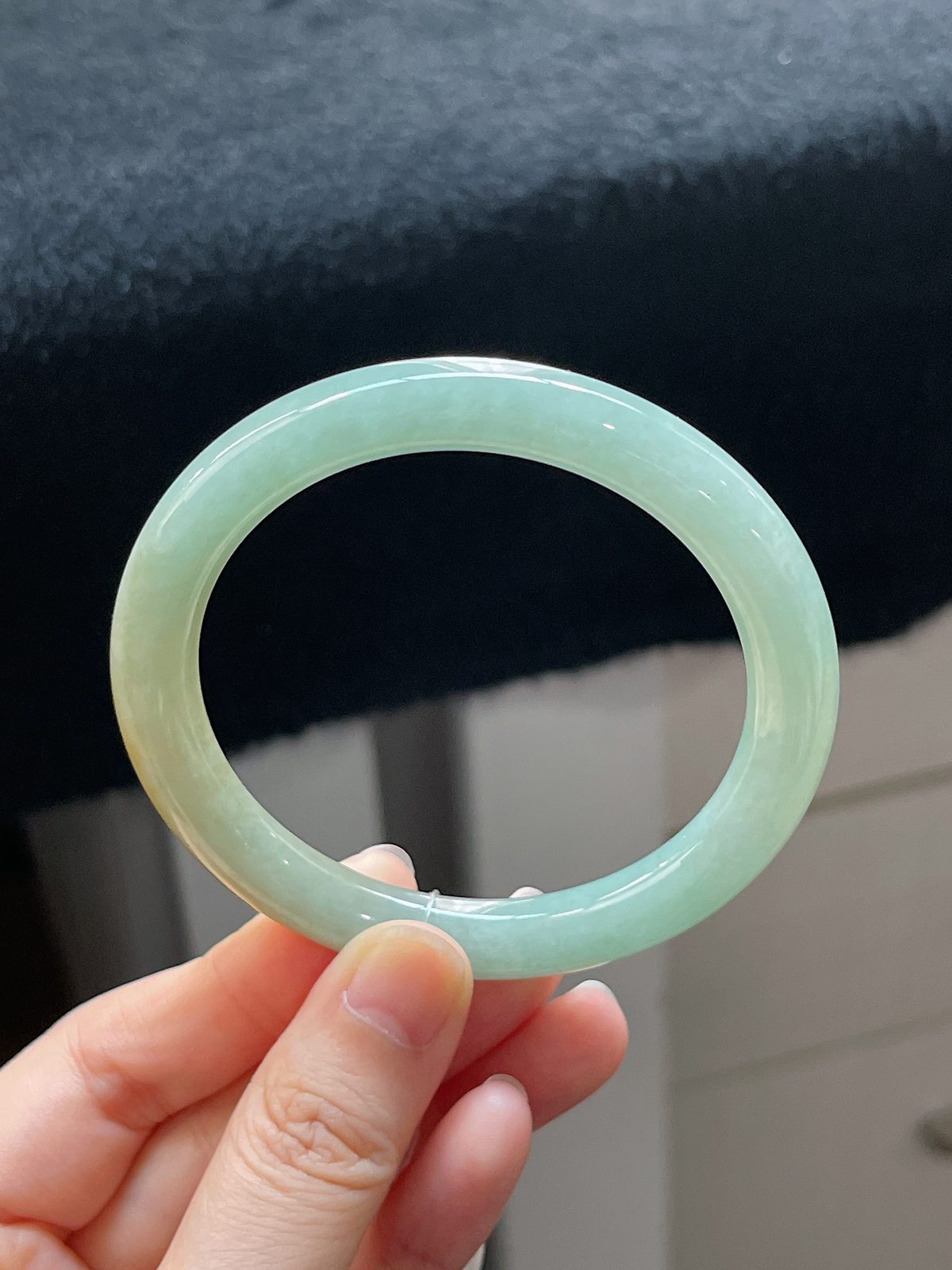 圆镯55.4圈口，翡翠糯化种黄加绿手镯