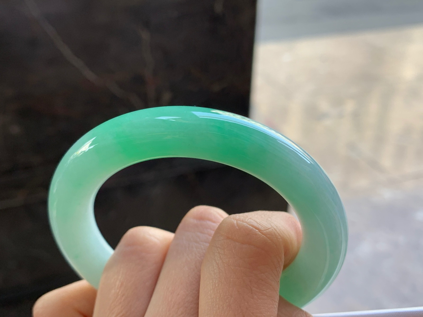 56-11.2

阳绿色圆条手镯^_^色阳