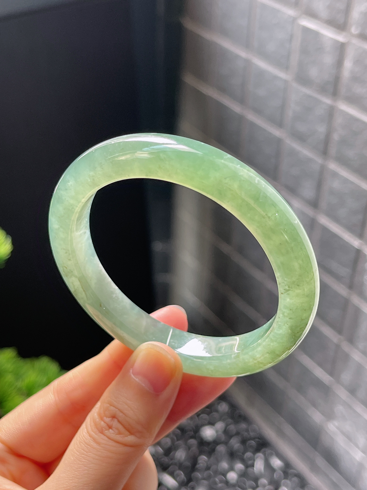 正圈54.2圈口，翡翠冰糯种淡绿色手镯