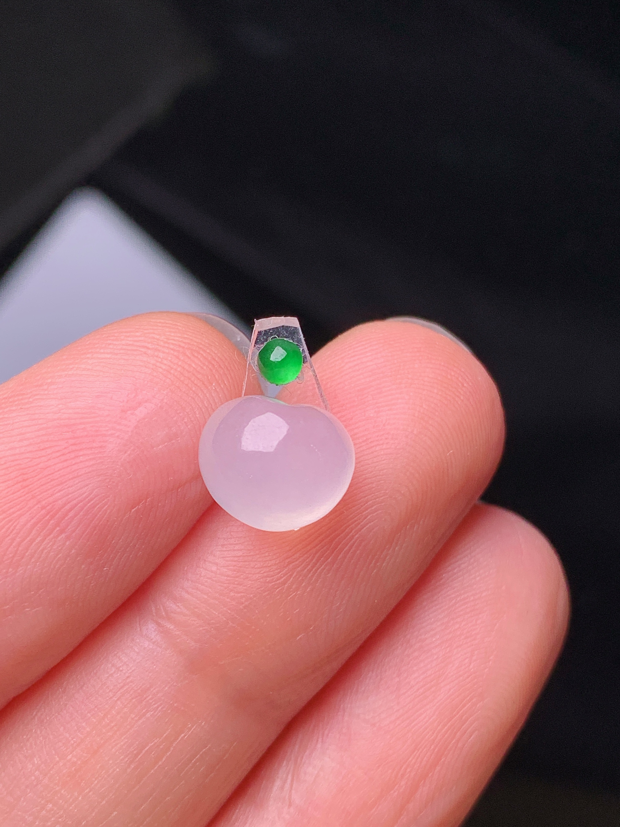 镶嵌款 冰种蛋面吊坠 玉质细腻 色泽艳丽清新 水润亮眼 整体尺寸7*8.5*5.5*2x