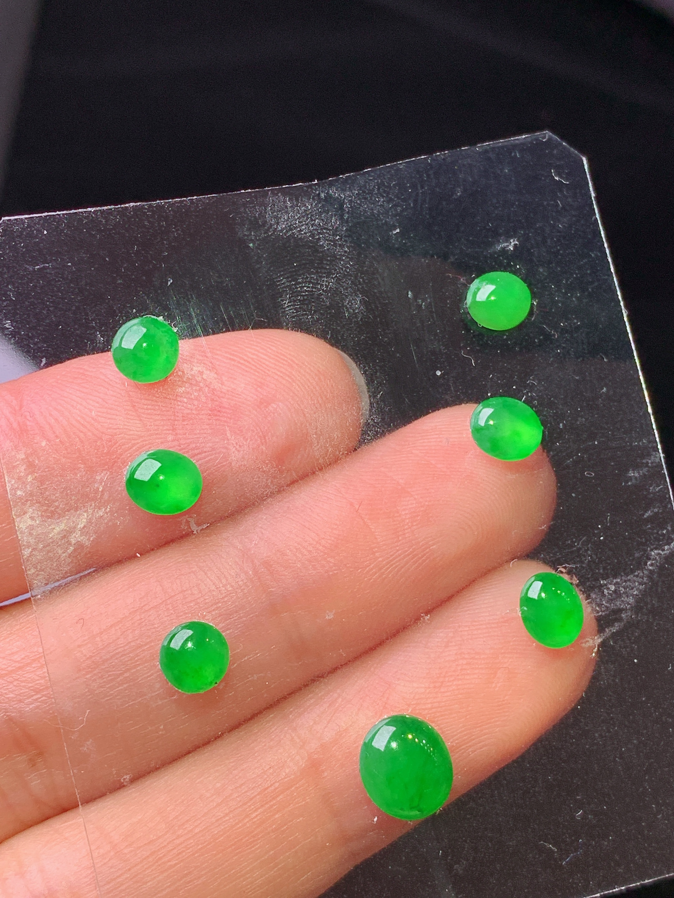 镶嵌款 满绿蛋面一手 玉质细腻 色泽艳丽清新 水润亮眼 取一尺寸7*6*2.5L2