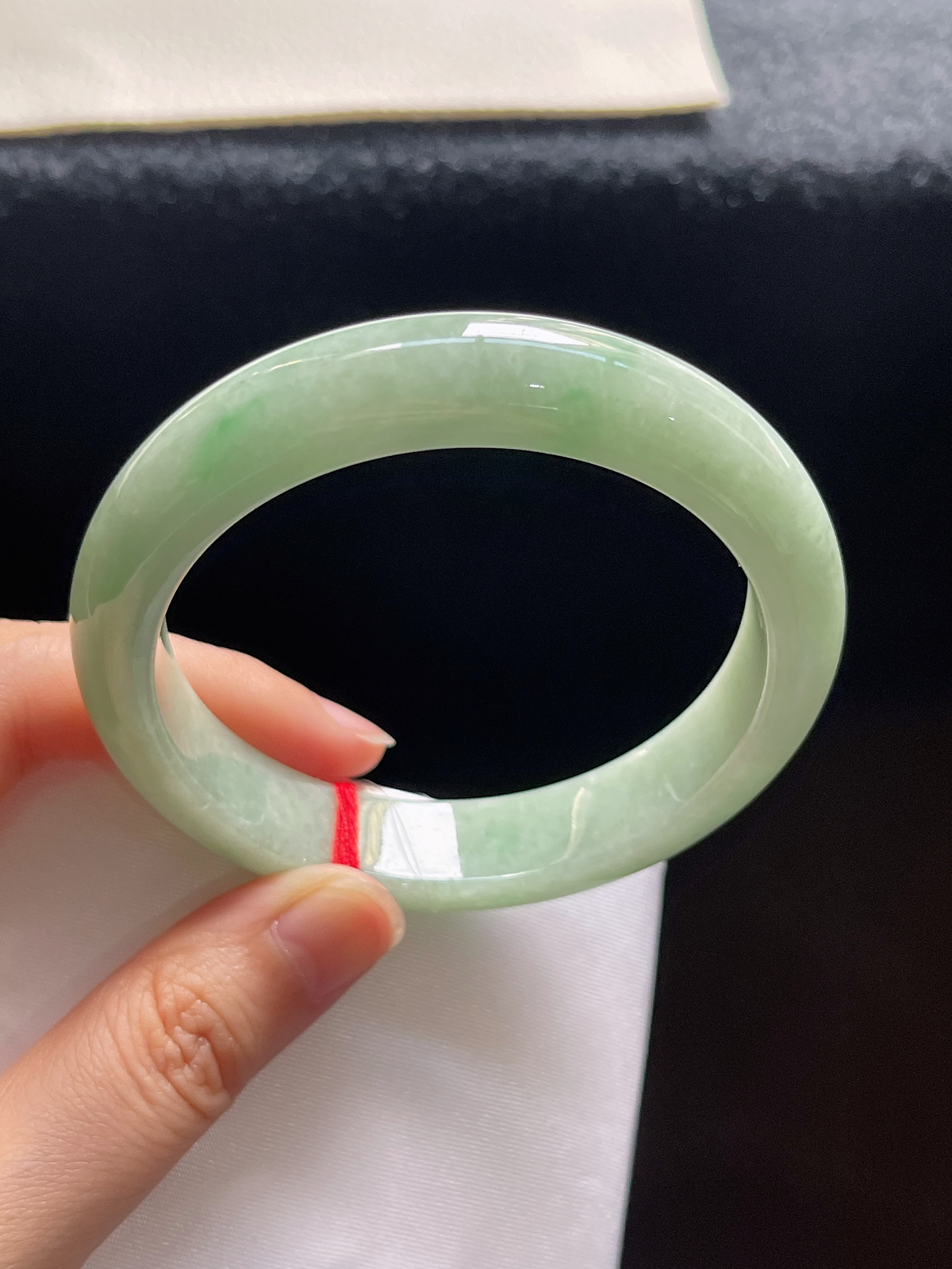 正圈56圈口，翡翠糯化种淡绿色手镯