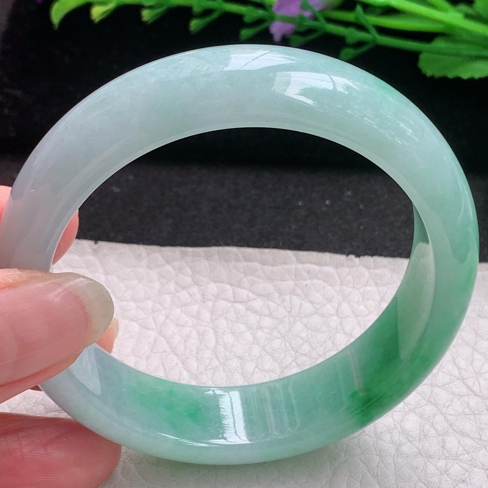 js品质款55*16*8轮胎镯 缅甸翡翠A货玉手镯精美辣绿宽边玉手环