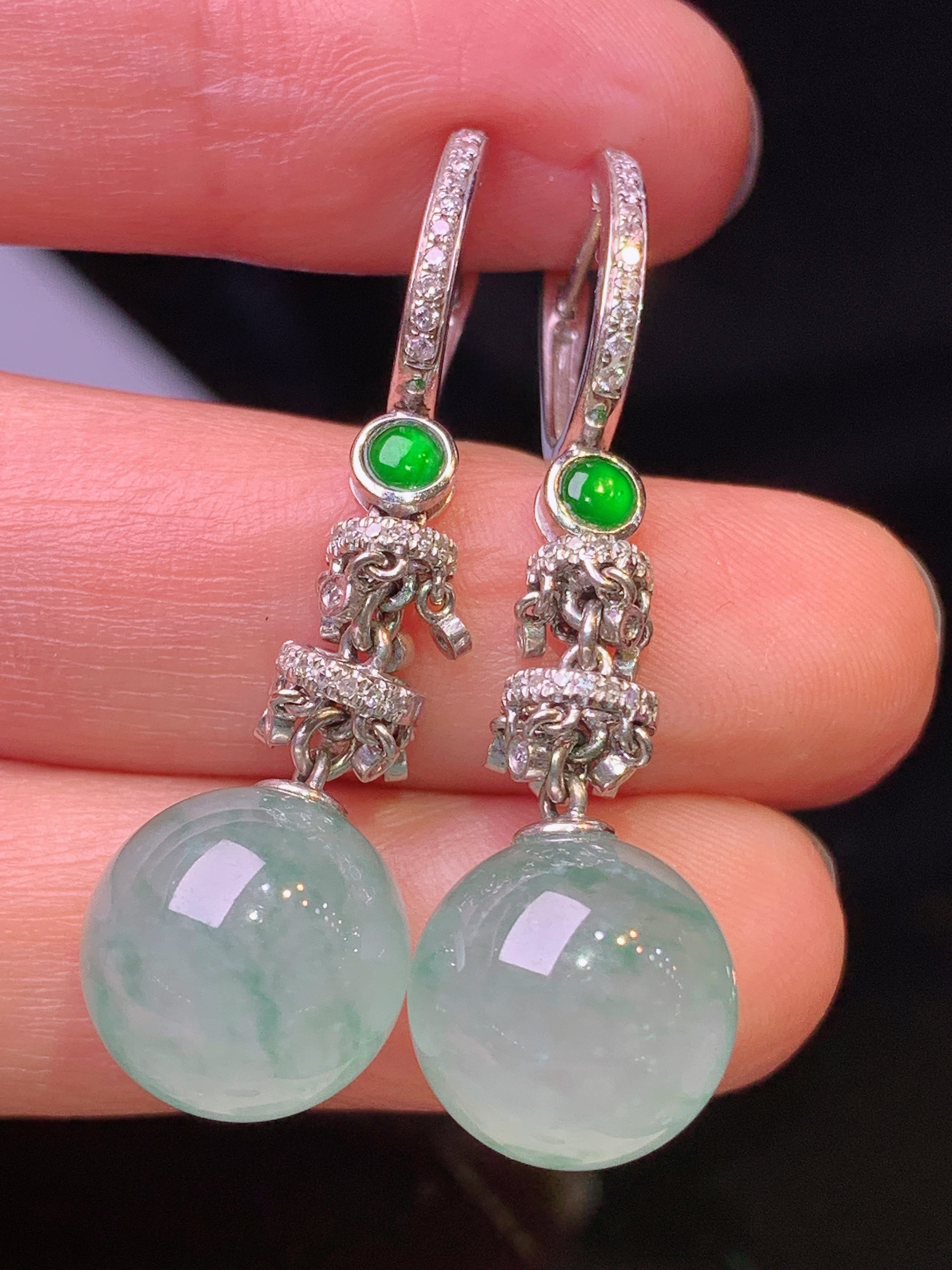 18k金钻镶嵌冰种圆珠耳坠 玉质细腻 色泽艳丽清新 水润亮眼 整体尺寸40*11.8t1