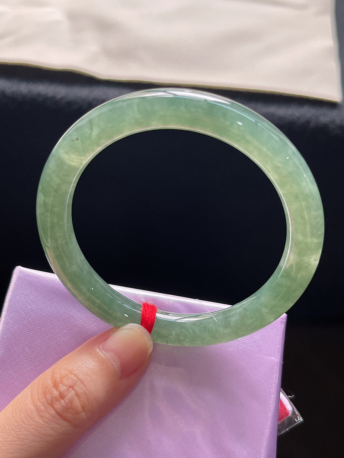 圆镯52.4圈口，翡翠冰糯种绿色手镯