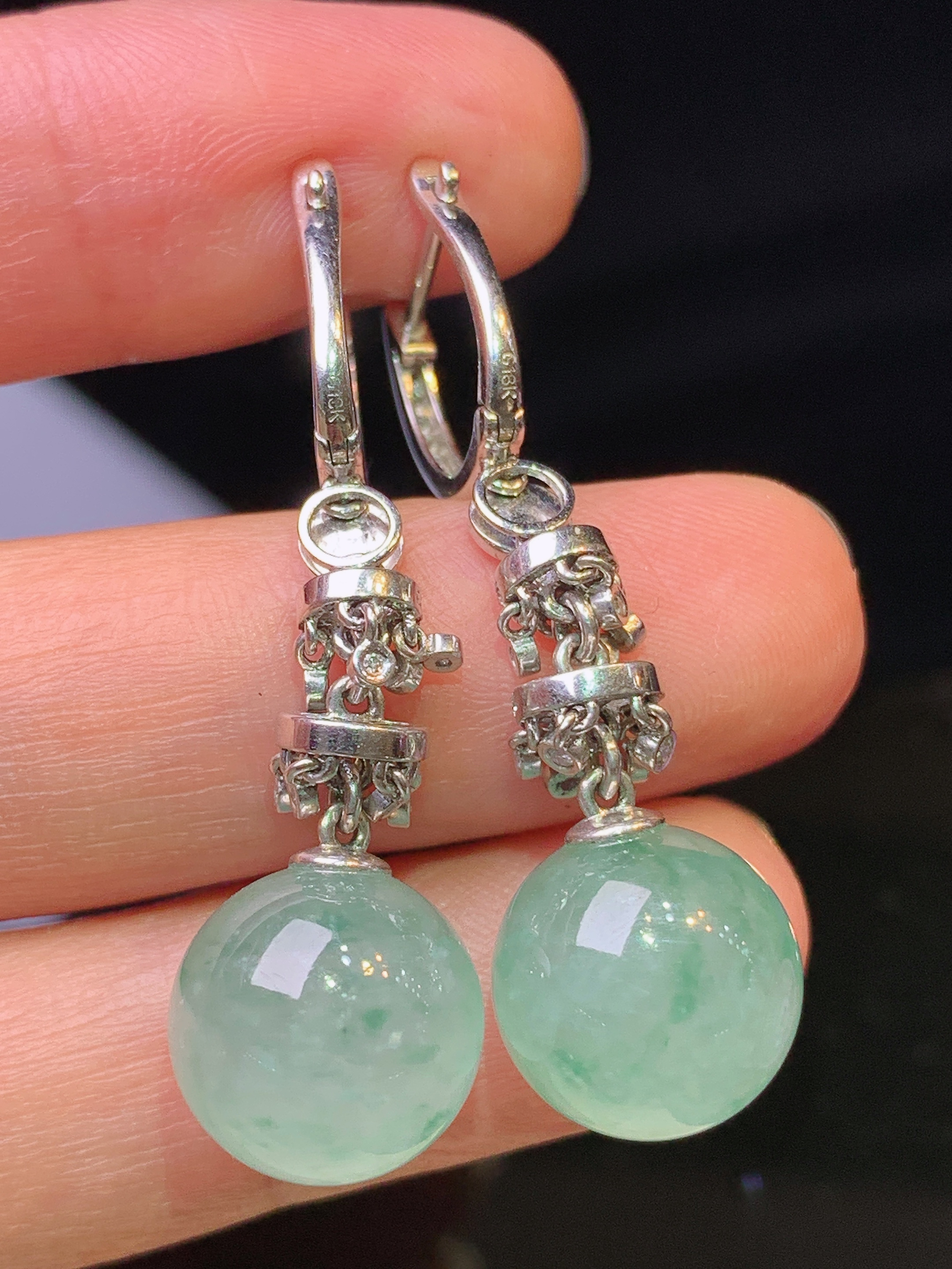 18k金钻镶嵌冰种圆珠耳坠 玉质细腻 色泽艳丽清新 水润亮眼 整体尺寸40*11.8t1