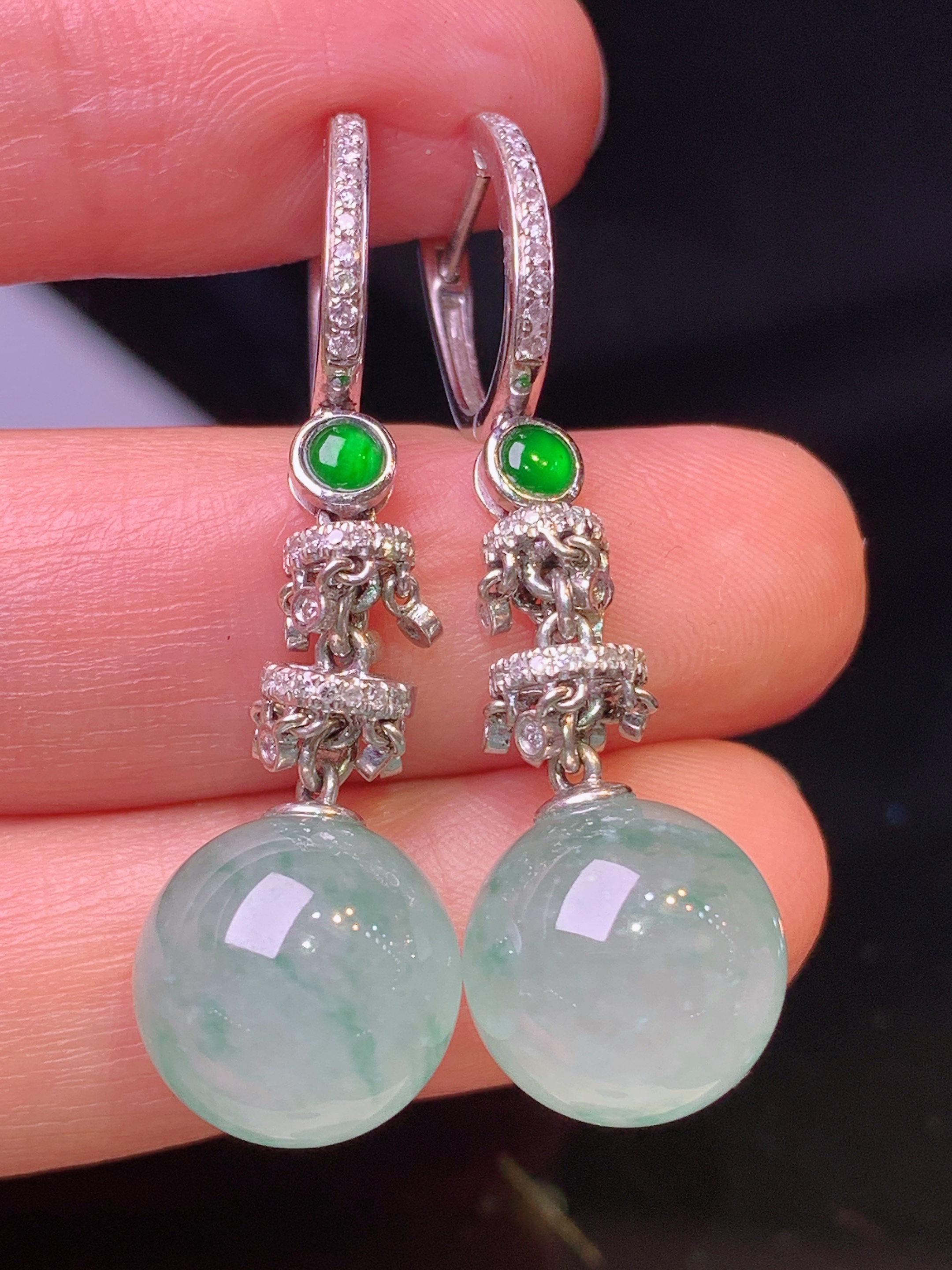 18k金钻镶嵌冰种圆珠耳坠 玉质细腻 色泽艳丽清新 水润亮眼 整体尺寸40*11.8t1