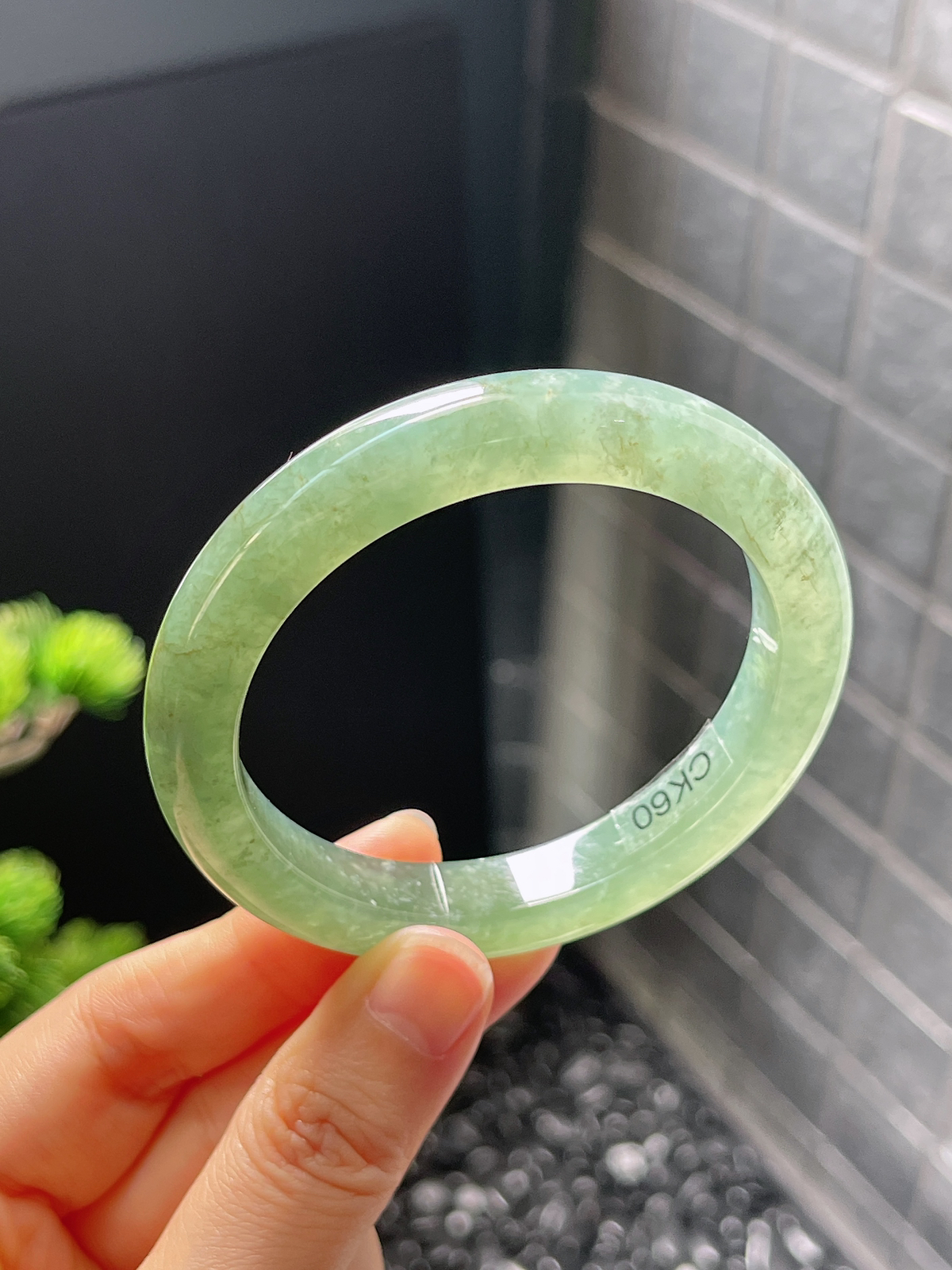 正圈54.2圈口，翡翠冰糯种淡绿色手镯