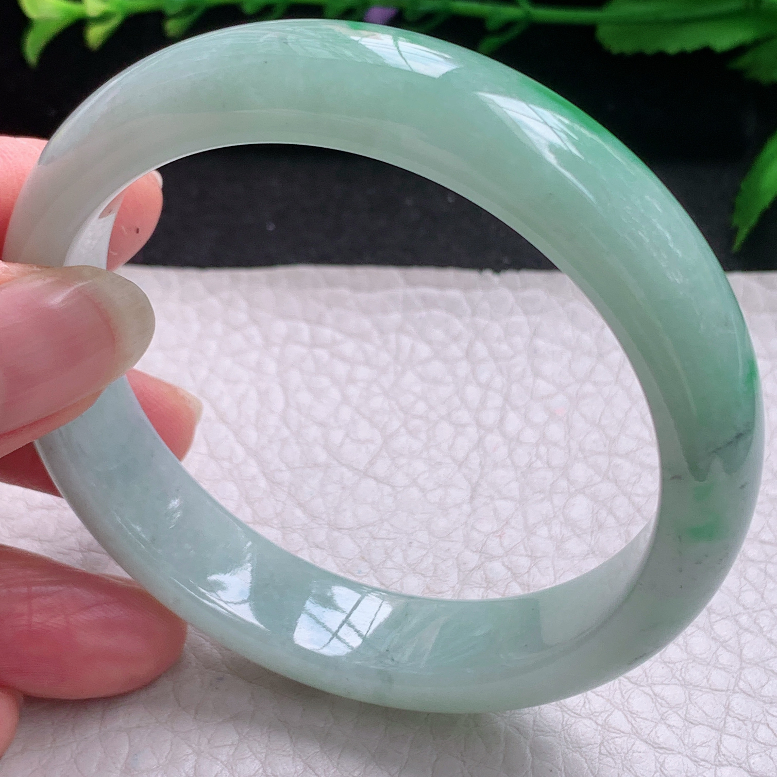 n清新款56*13*8平安镯 缅甸翡翠A货玉手镯精美阳绿飘乌鸡花宽边玉手镯