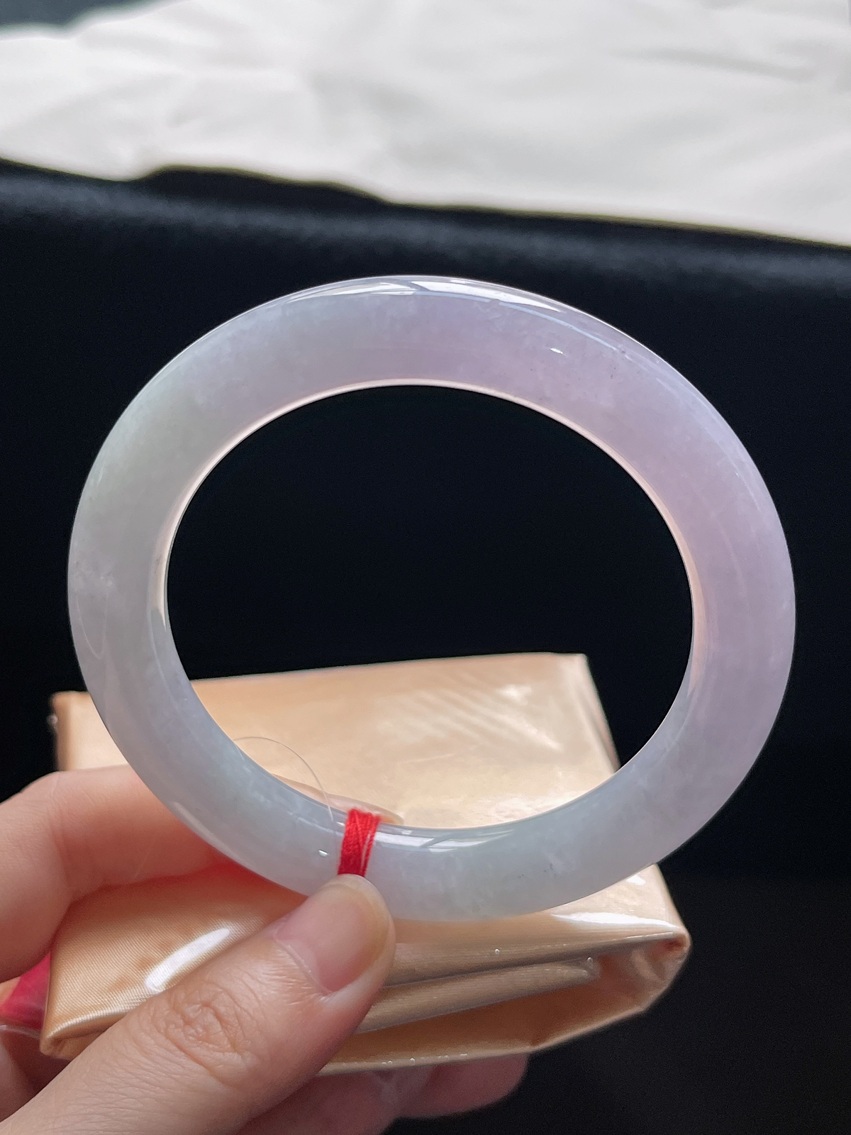 圆镯58.3圈口，翡翠糯化种春带彩手镯