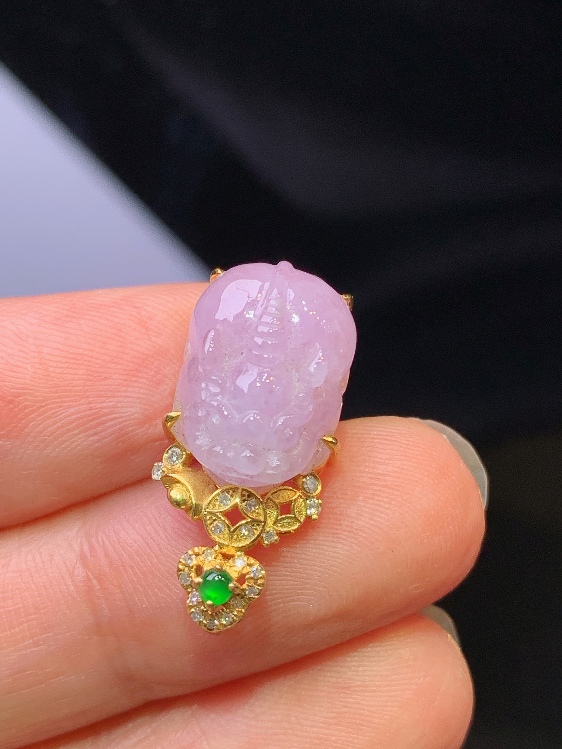 18k金钻镶嵌紫罗兰貔貅吊坠 玉质细腻 色泽艳丽清新 水润亮眼 整体尺寸25.5*10.6*8.6t1