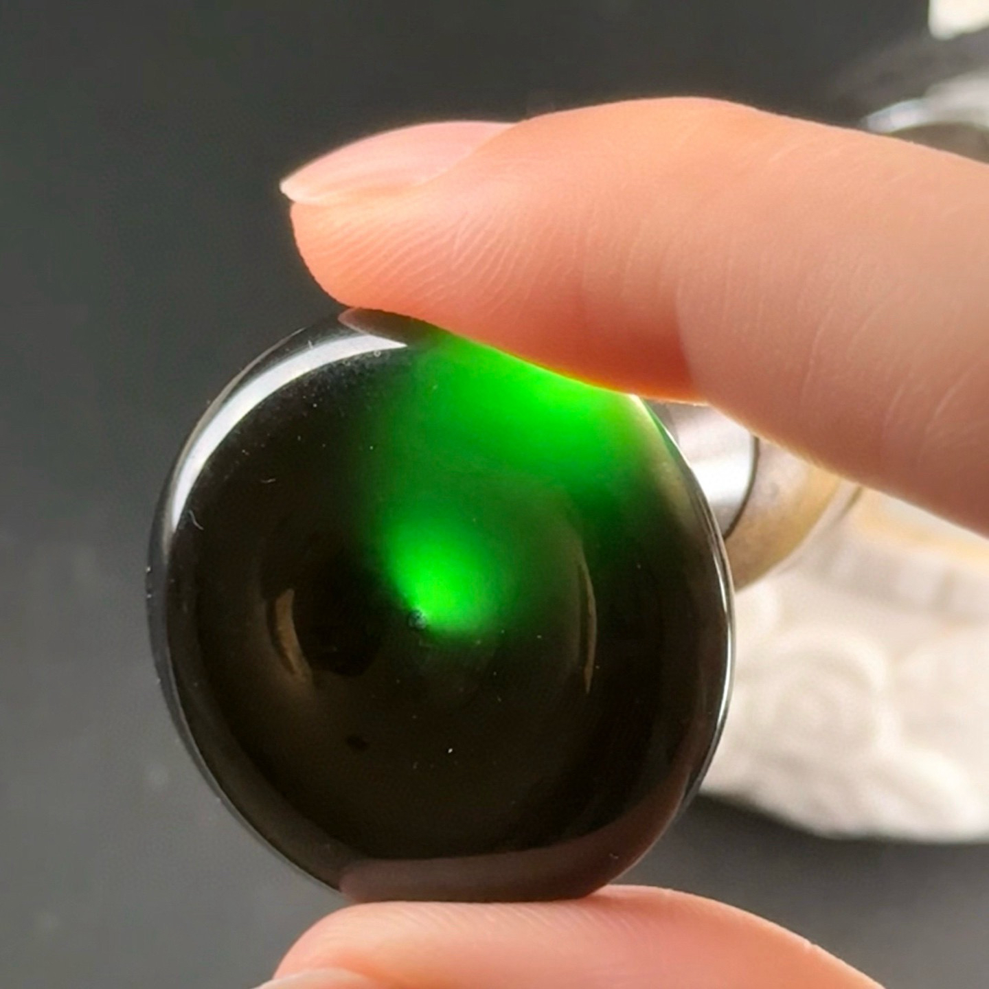 精品墨翠双面鼓平安扣 种好色正 黑度极好 打灯通透 油性十足 尺寸30.7