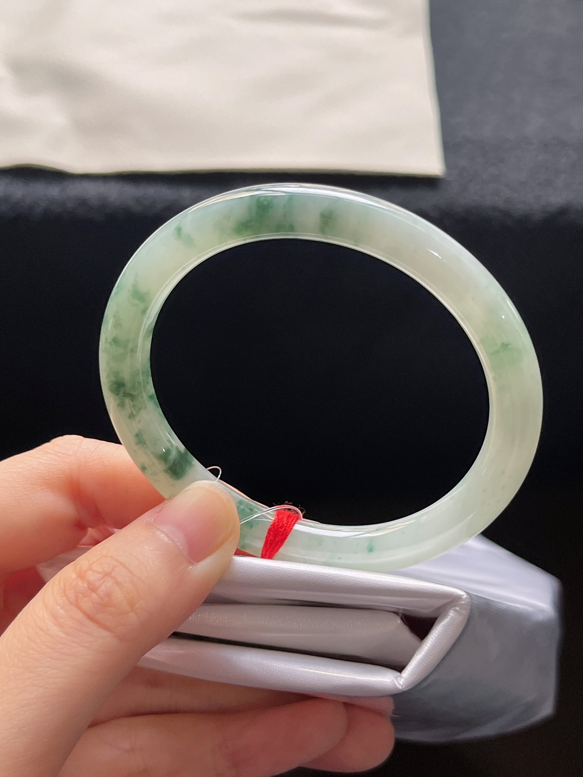 贵妃镯54圈口，翡翠冰糯种飘绿手镯