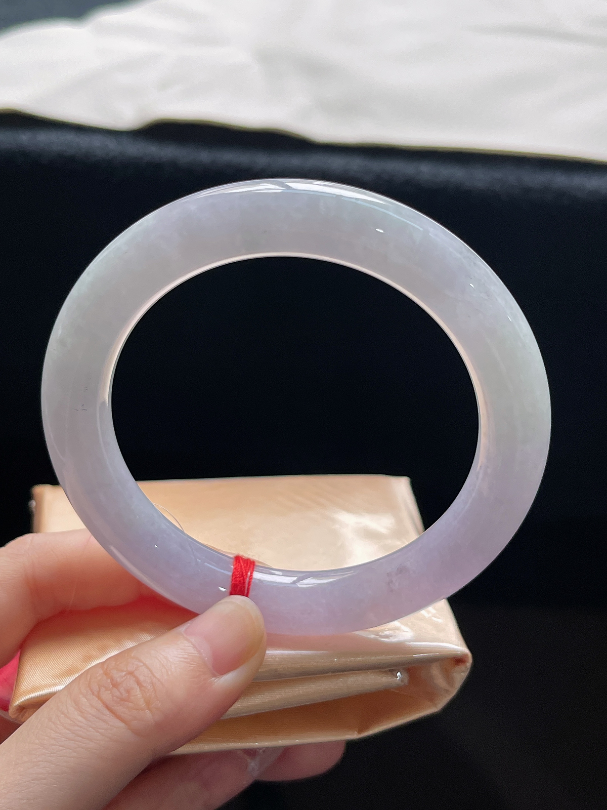 圆镯58.3圈口，翡翠糯化种春带彩手镯