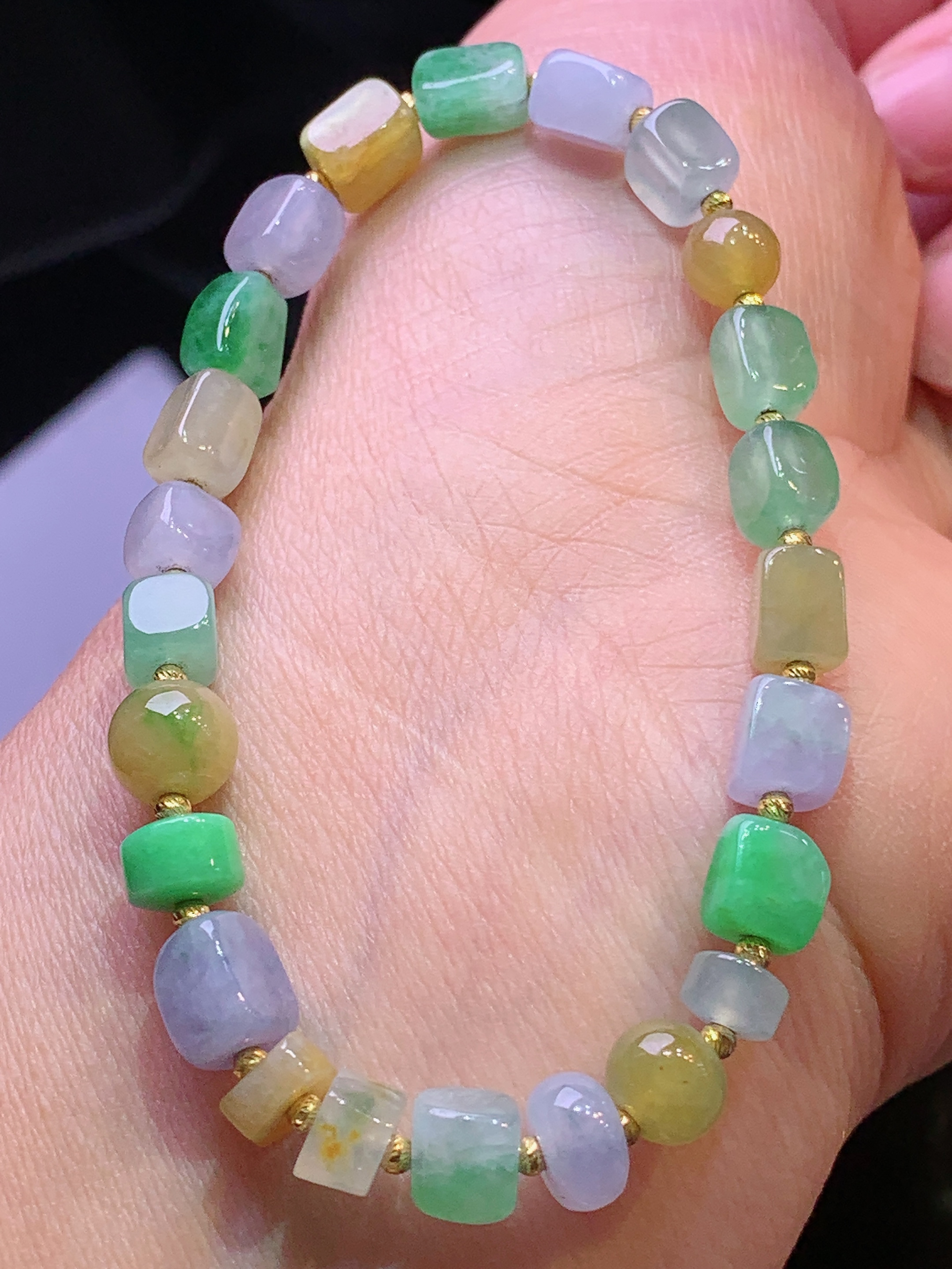 18k金镶嵌多彩多宝手链 玉质细腻 色泽艳丽清新 水润亮眼 整体尺寸7*5.8*4.3x3