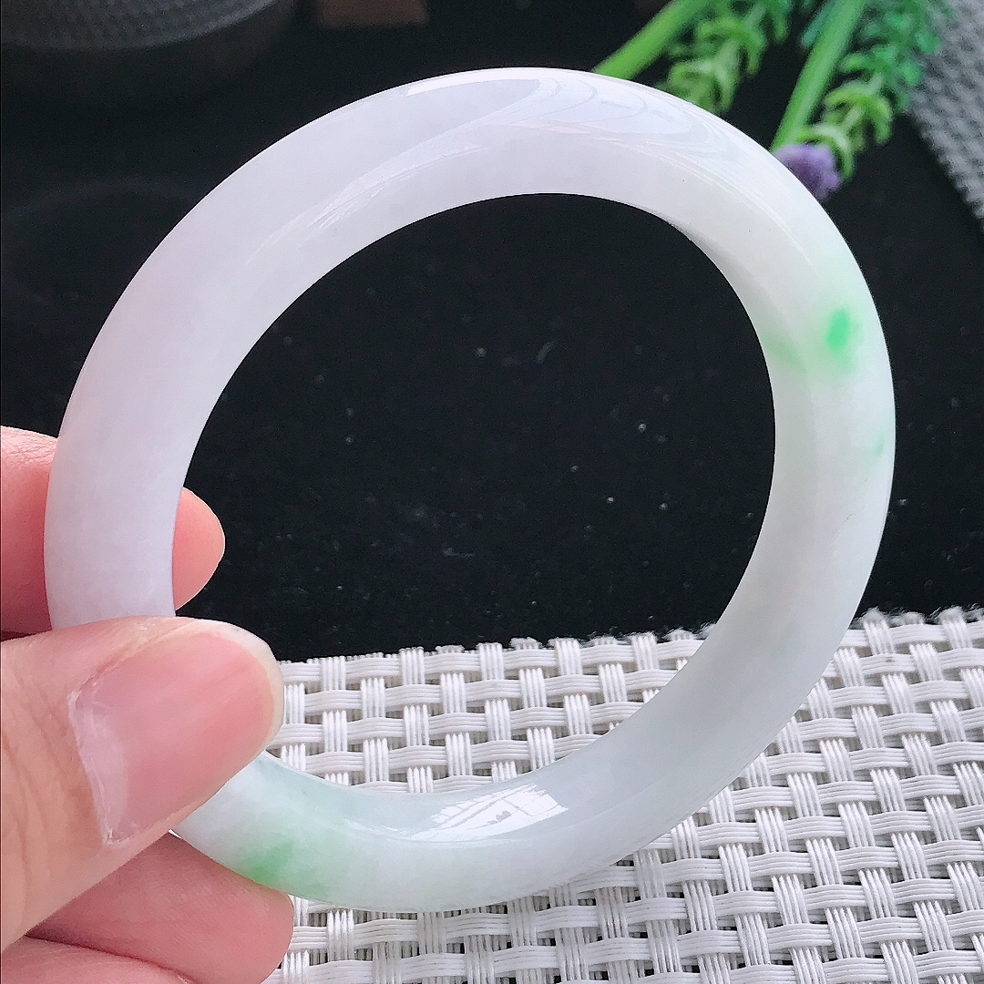 实拍天然翡翠57.5/10.8/9.5老坑秀气温润飘绿手镯翡翠玉镯手环