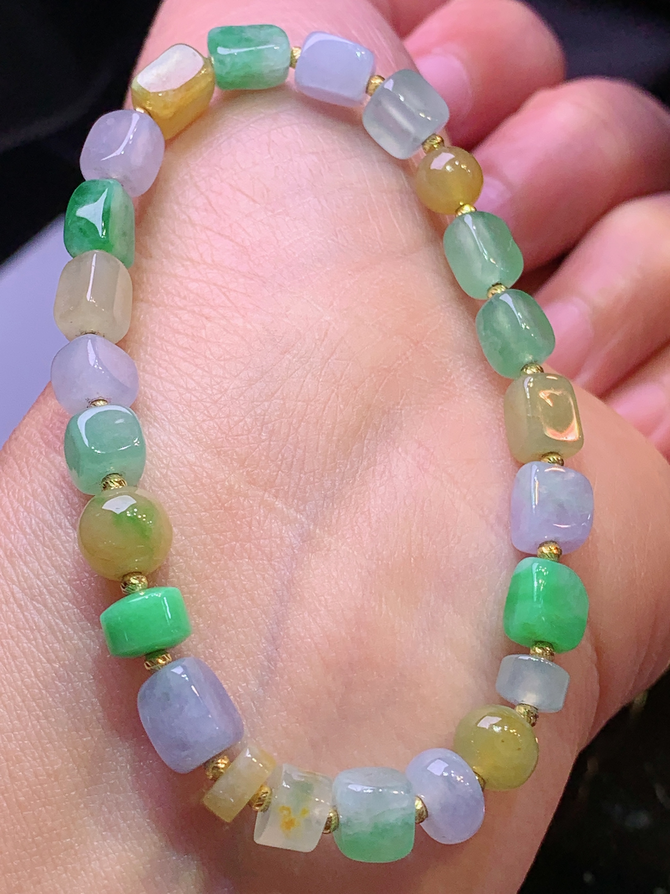 18k金镶嵌多彩多宝手链 玉质细腻 色泽艳丽清新 水润亮眼 整体尺寸7*5.8*4.3x3