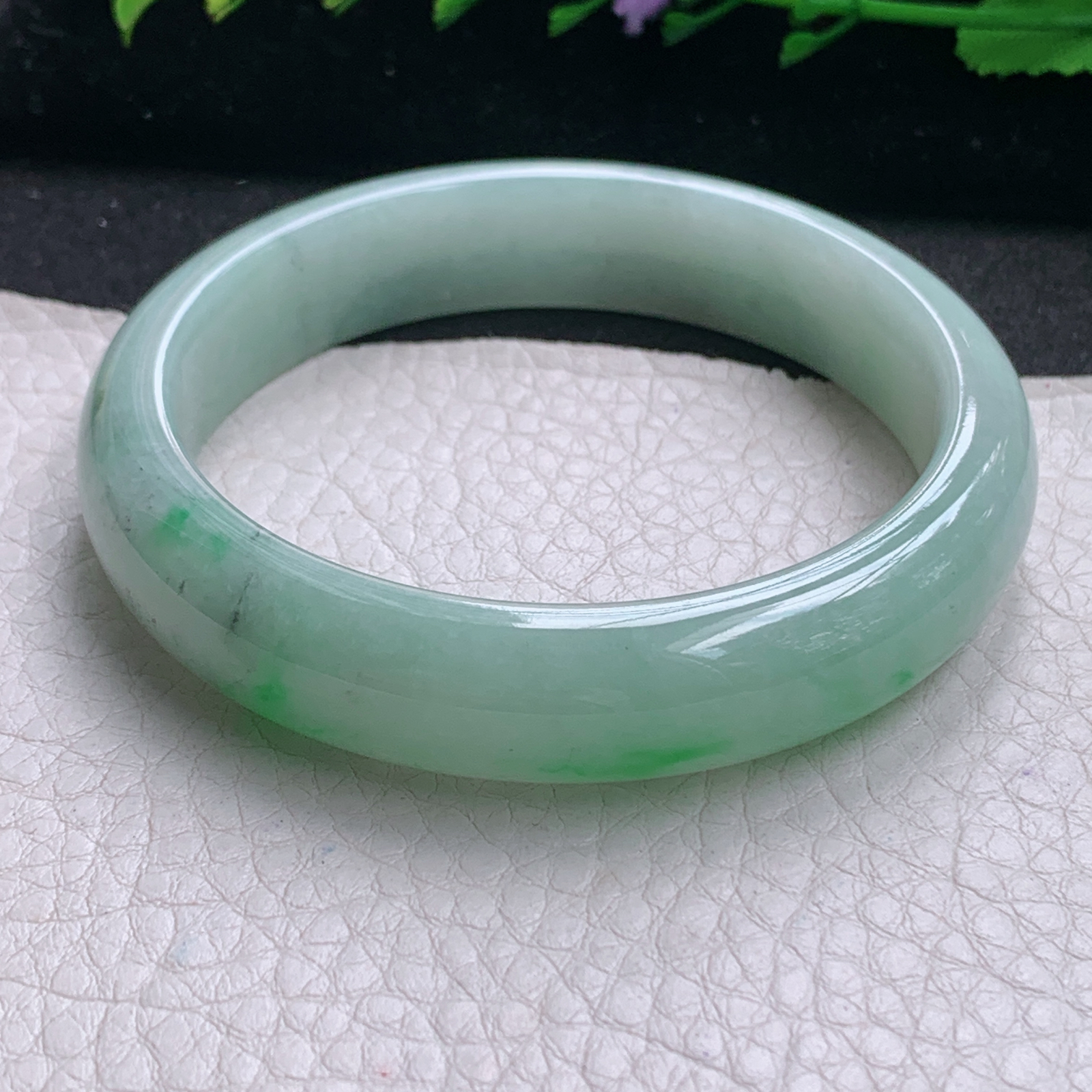 n清新款56*13*8平安镯 缅甸翡翠A货玉手镯精美阳绿飘乌鸡花宽边玉手镯