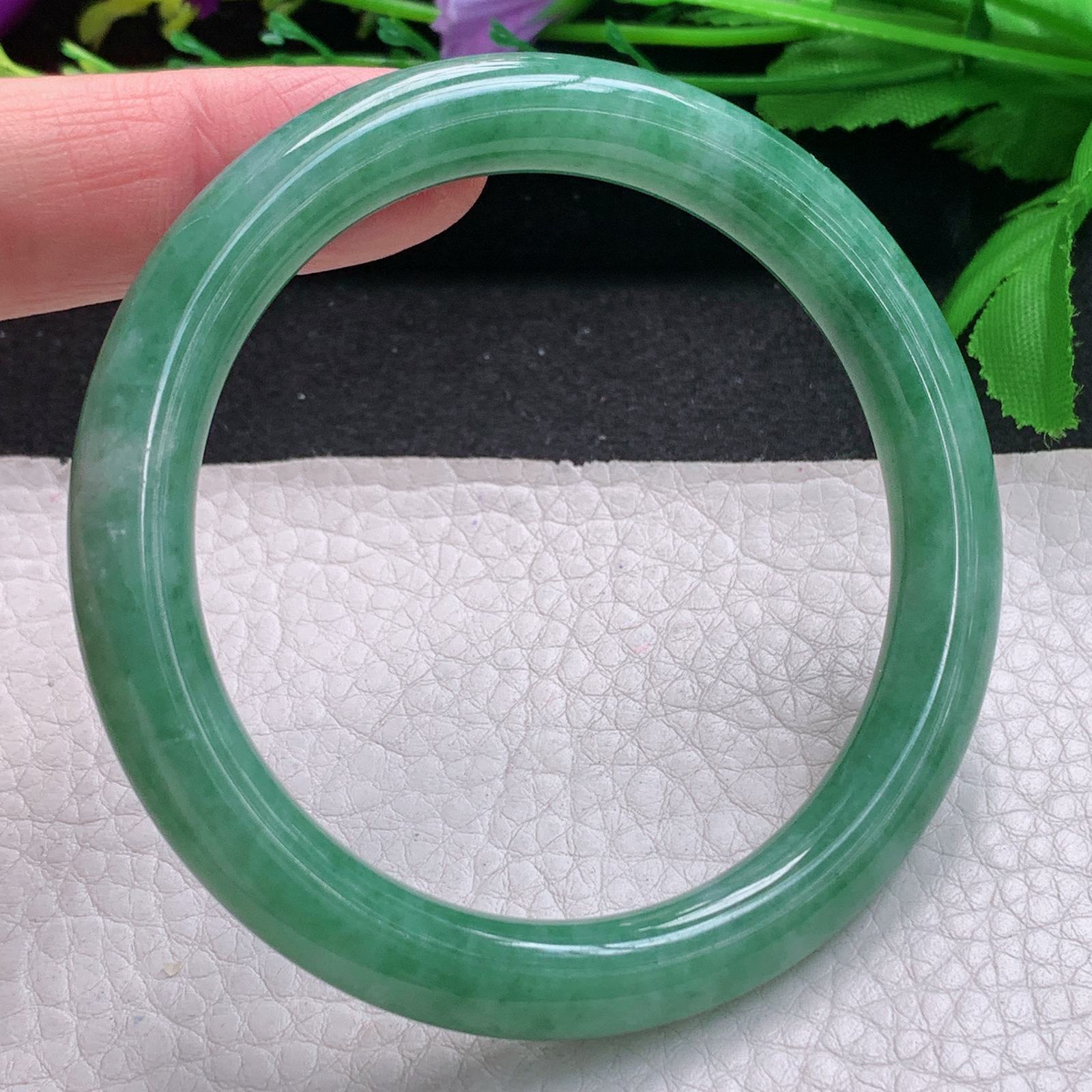 n实拍56*8.6美人镯 缅甸翡翠A货玉手镯精美满绿圆条玉手环