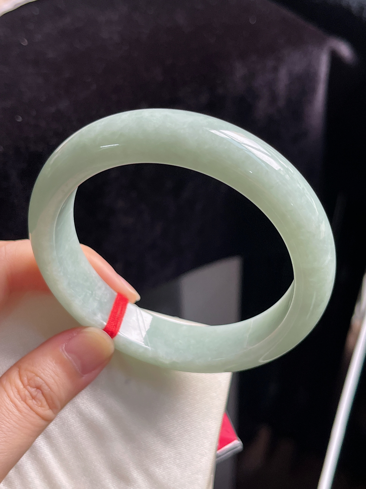 正圈59.6圈口，翡翠糯化种淡绿色手镯