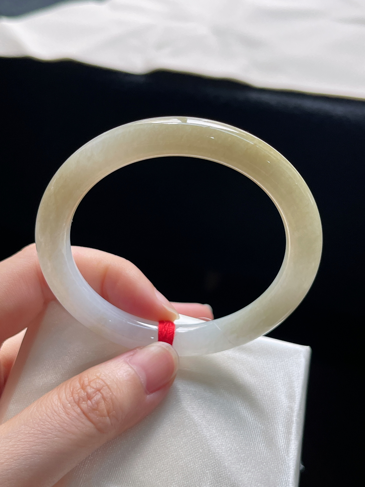 圆镯52.7圈口，翡翠冰糯种黄色手镯