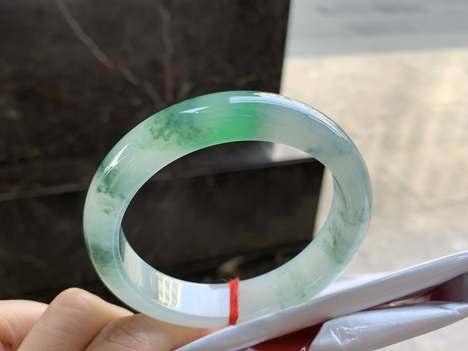 58.5-13.9-8.8

冰绿飘花手镯^_^水润