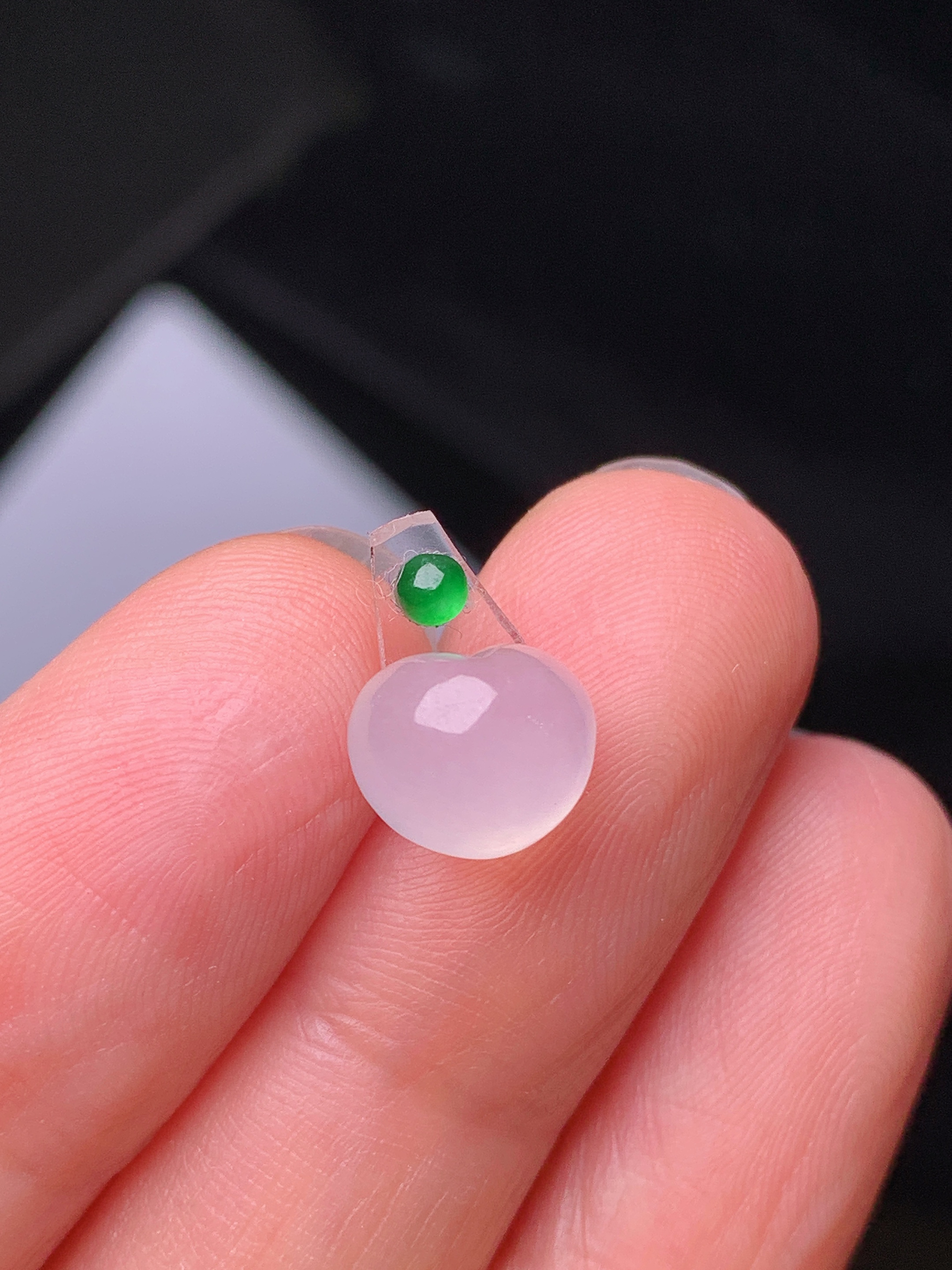 镶嵌款 冰种蛋面吊坠 玉质细腻 色泽艳丽清新 水润亮眼 整体尺寸7*8.5*5.5*2x