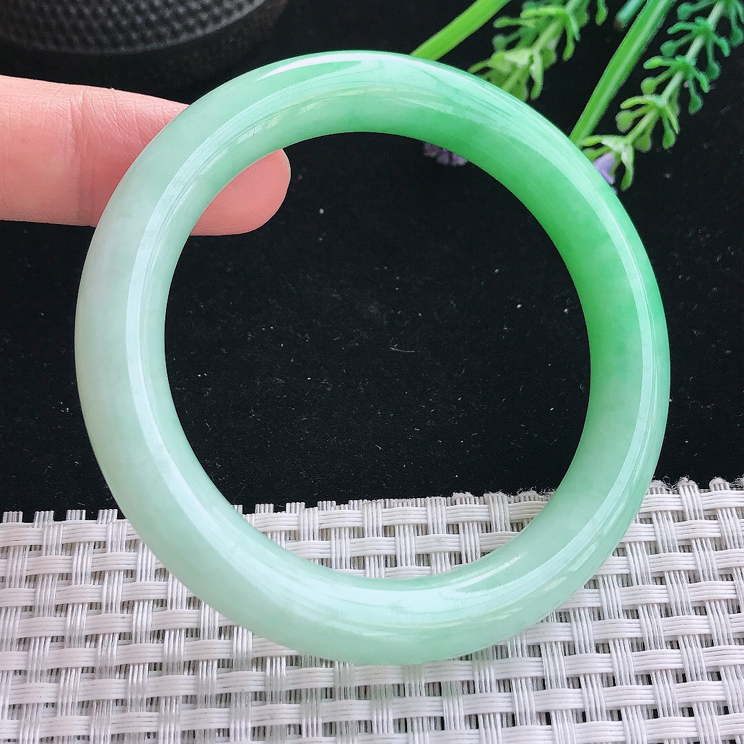 实拍天然翡翠55/9.8/9.6老坑精美飘阳绿圆条手镯翡翠玉镯手环