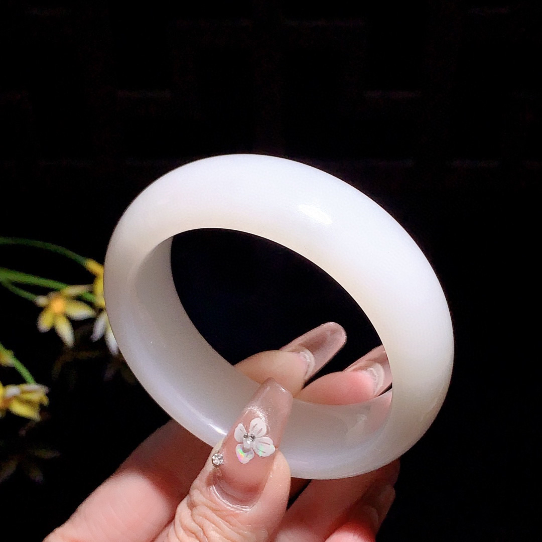 和田玉54.5圈口羊脂白宽版手镯！玉质细腻油润 底色纯净 脂粉好，品质好！