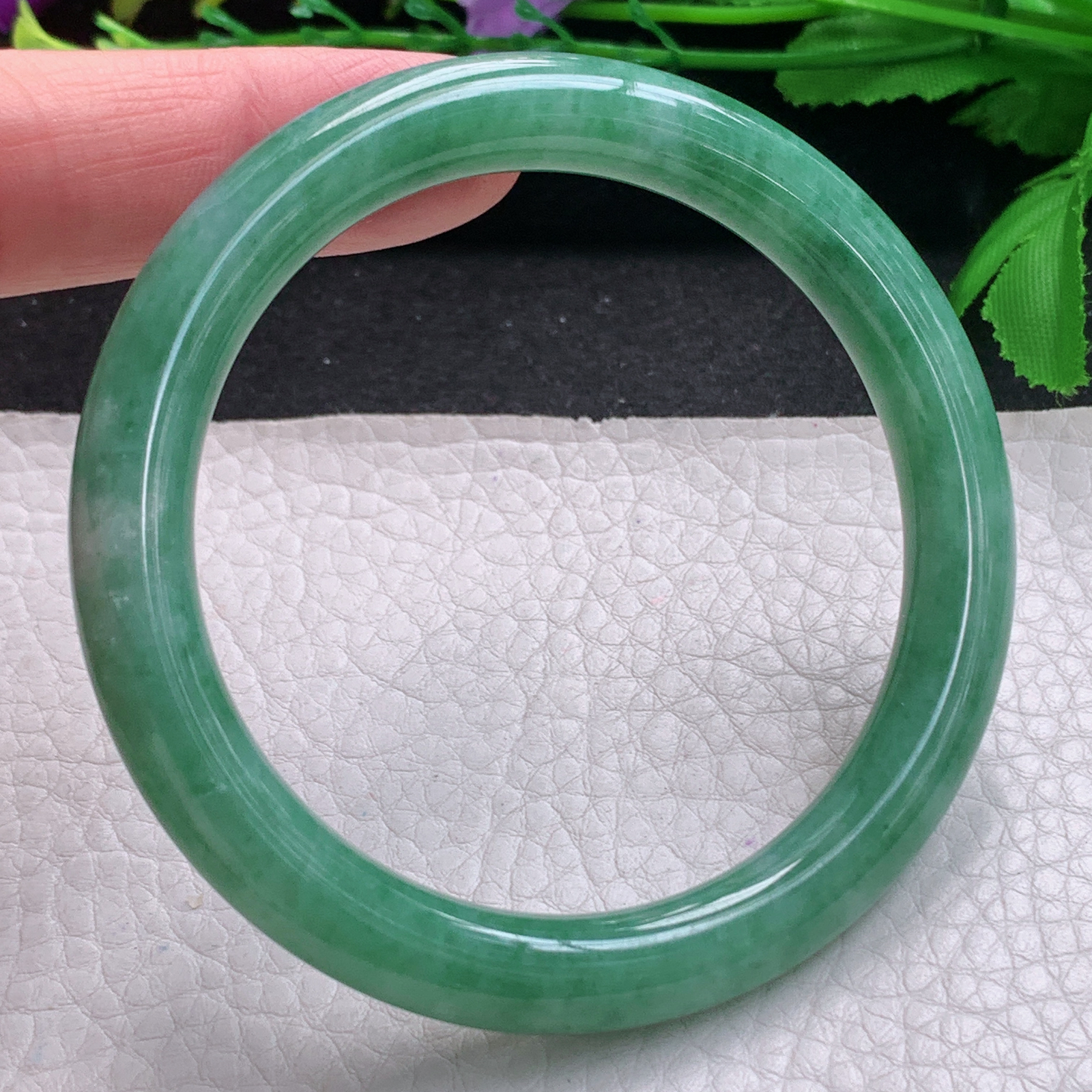 n实拍56*8.6美人镯 缅甸翡翠A货玉手镯精美满绿圆条玉手环