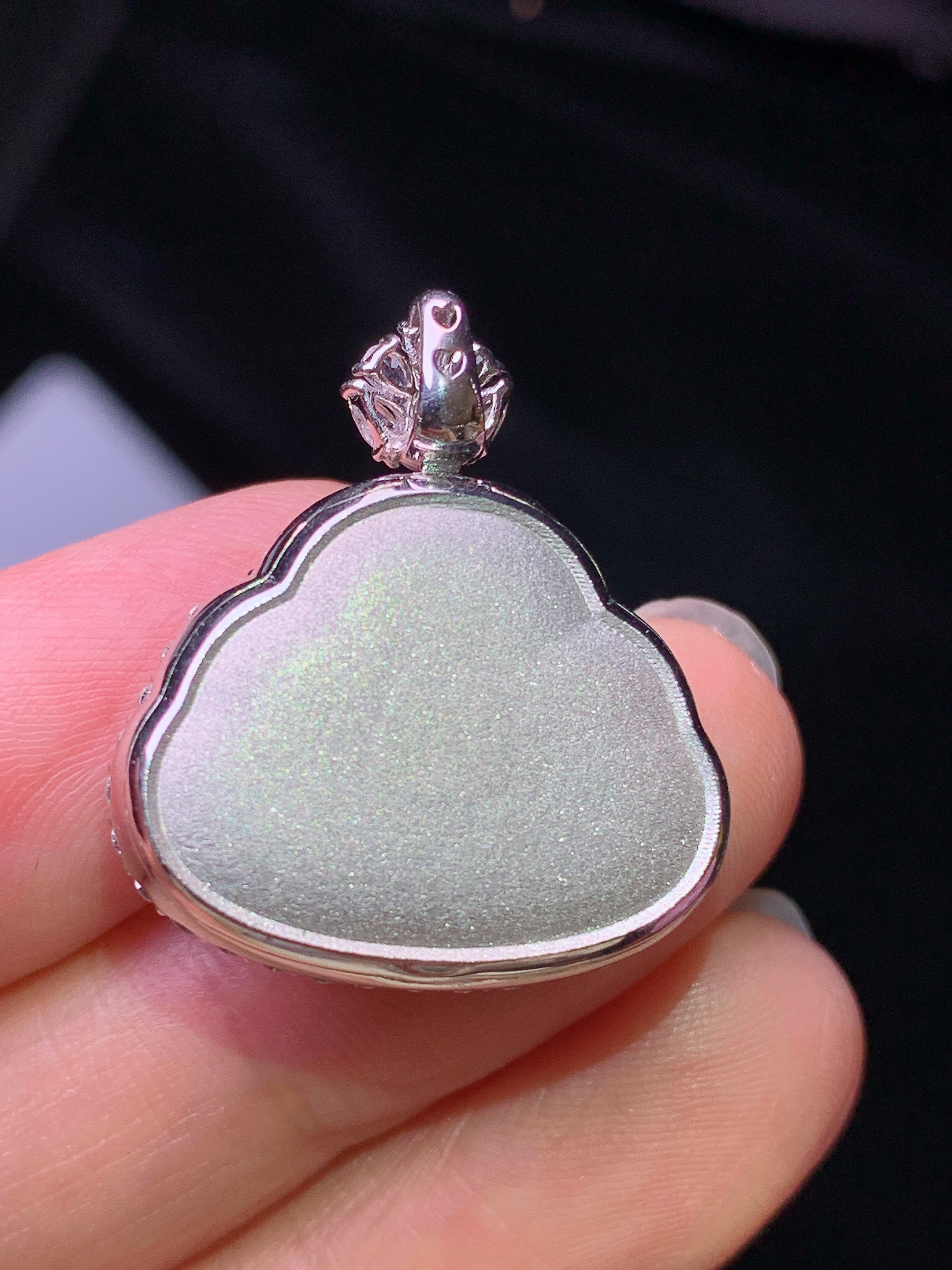 18k金钻镶嵌翠绿佛公吊坠 玉质细腻 色泽艳丽清新 水润亮眼 整体尺寸27.8*22*9.7*m4