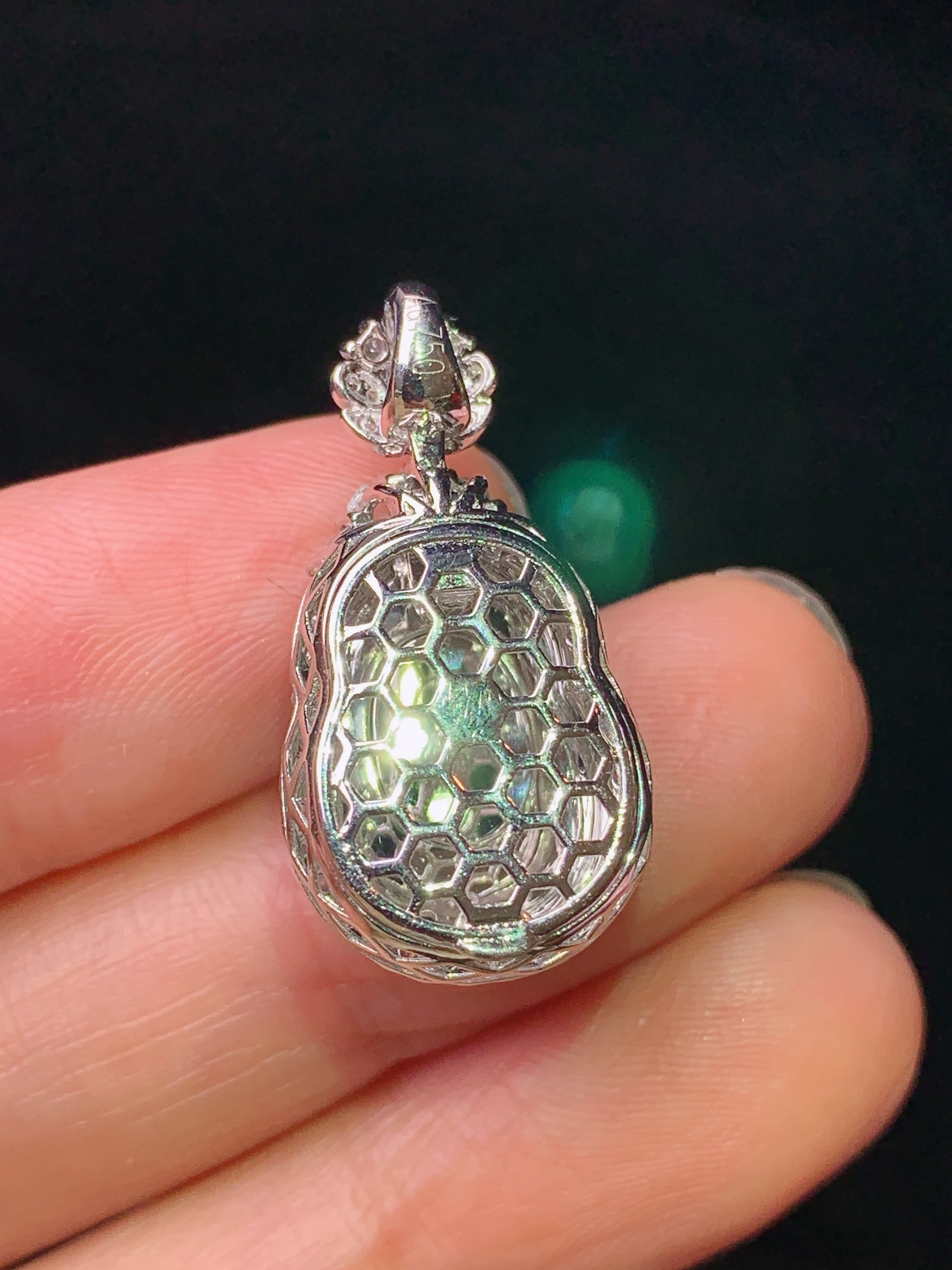 18k金钻镶嵌满绿葫芦吊坠 玉质细腻 色泽艳丽清新 水润亮眼 整体尺寸26.2*13.3*11.5h1