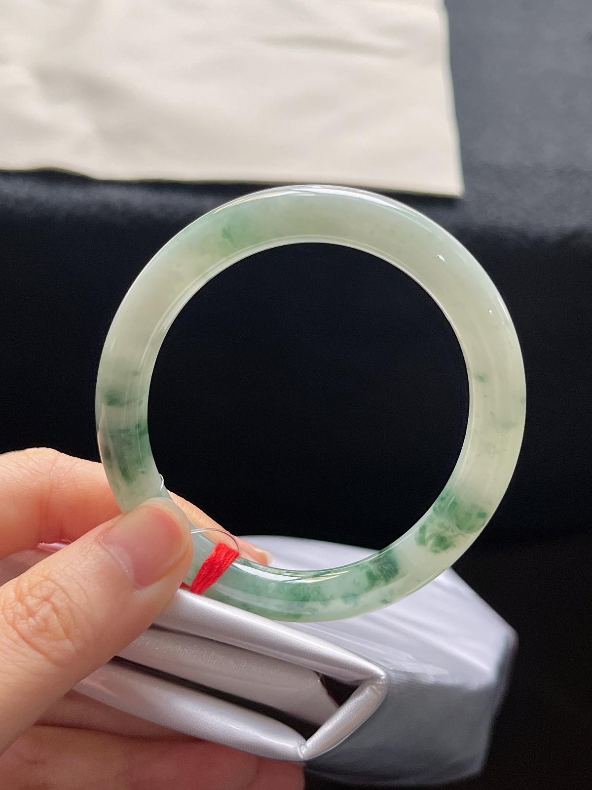 贵妃镯54圈口，翡翠冰糯种飘绿手镯