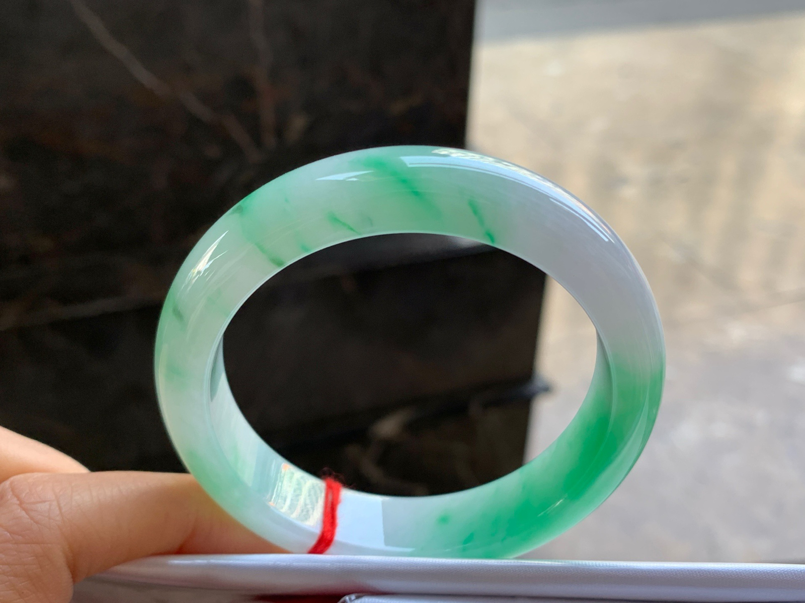 55-13.4-8.4

阳绿色手镯^_^色阳 细腻