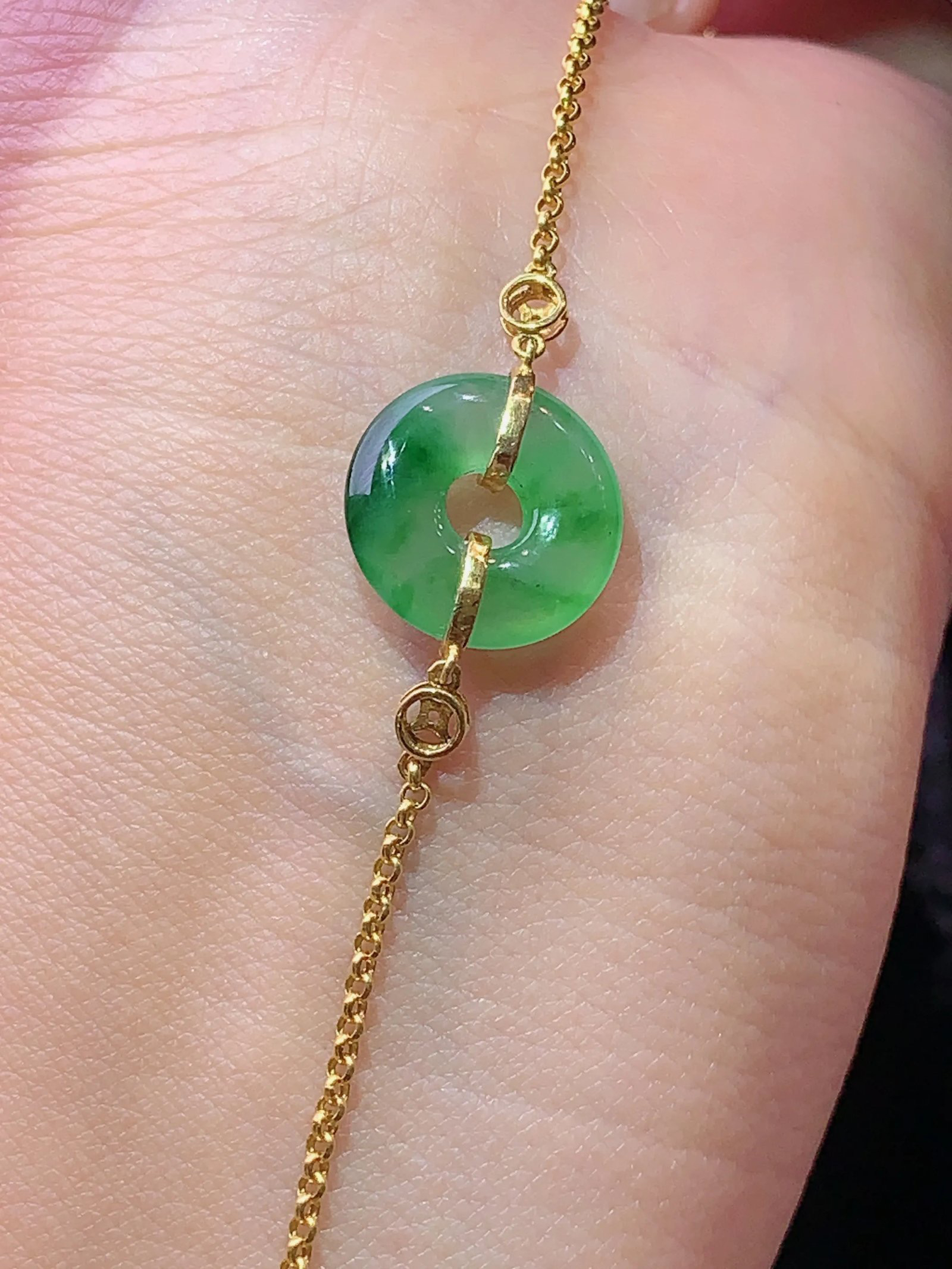 18k金镶嵌飘绿平安扣手链 玉质细腻 色泽艳丽 整体尺寸13.5*3.2m1