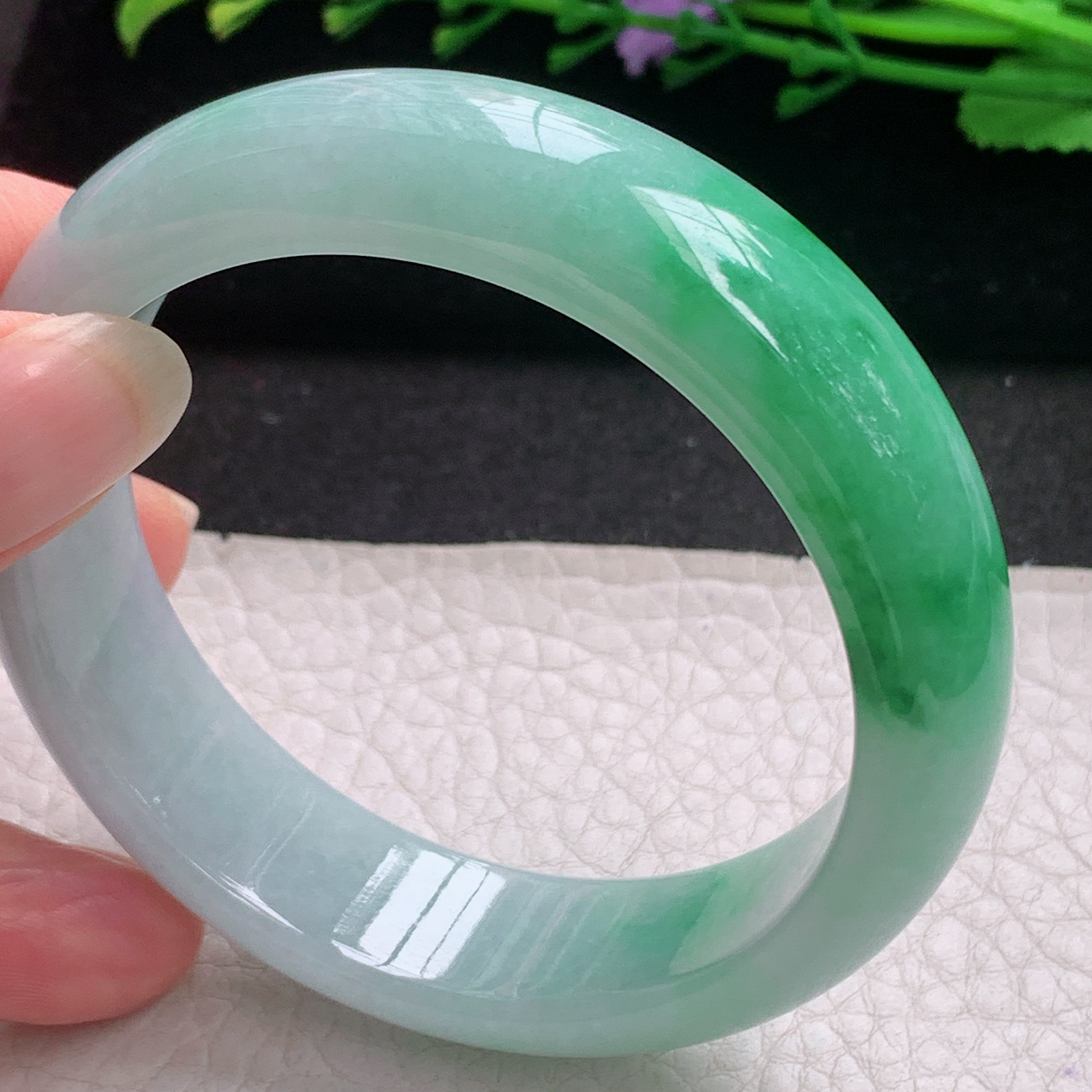 js品质款55*16*8轮胎镯 缅甸翡翠A货玉手镯精美辣绿宽边玉手环