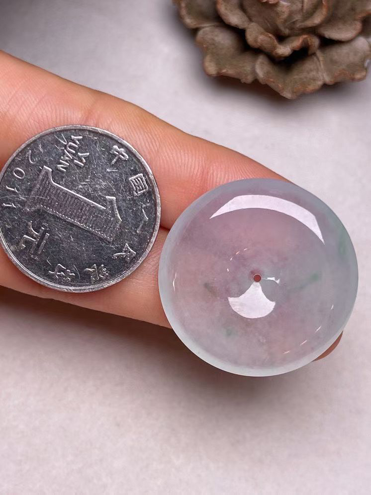 冰种飘绿【平安扣】吊坠，种水好，玉质细腻 ，卖相好‘