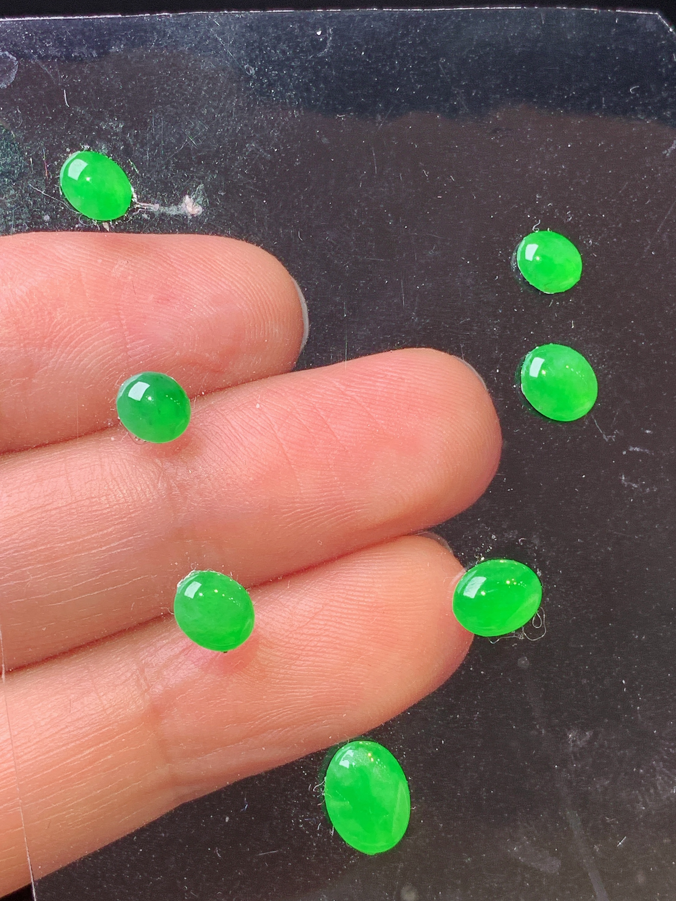 镶嵌款 满绿蛋面一手 玉质细腻 色泽艳丽清新 水润亮眼 整体尺寸7.5*5.6*2.5L2