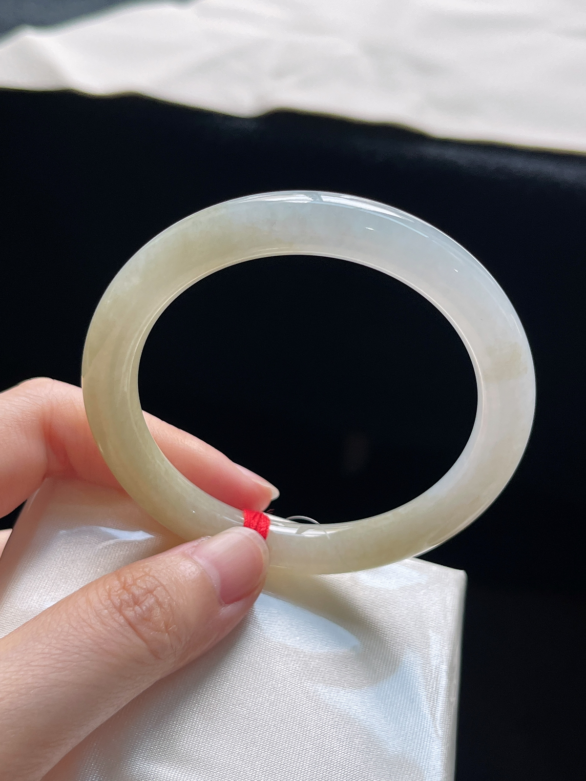 圆镯52.7圈口，翡翠冰糯种黄色手镯