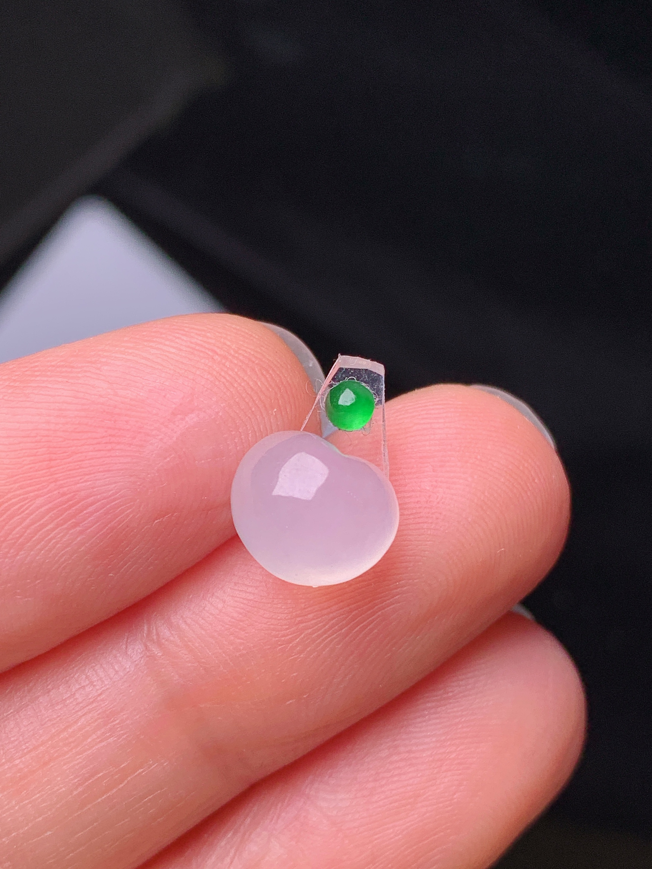 镶嵌款 冰种蛋面吊坠 玉质细腻 色泽艳丽清新 水润亮眼 整体尺寸7*8.5*5.5*2x