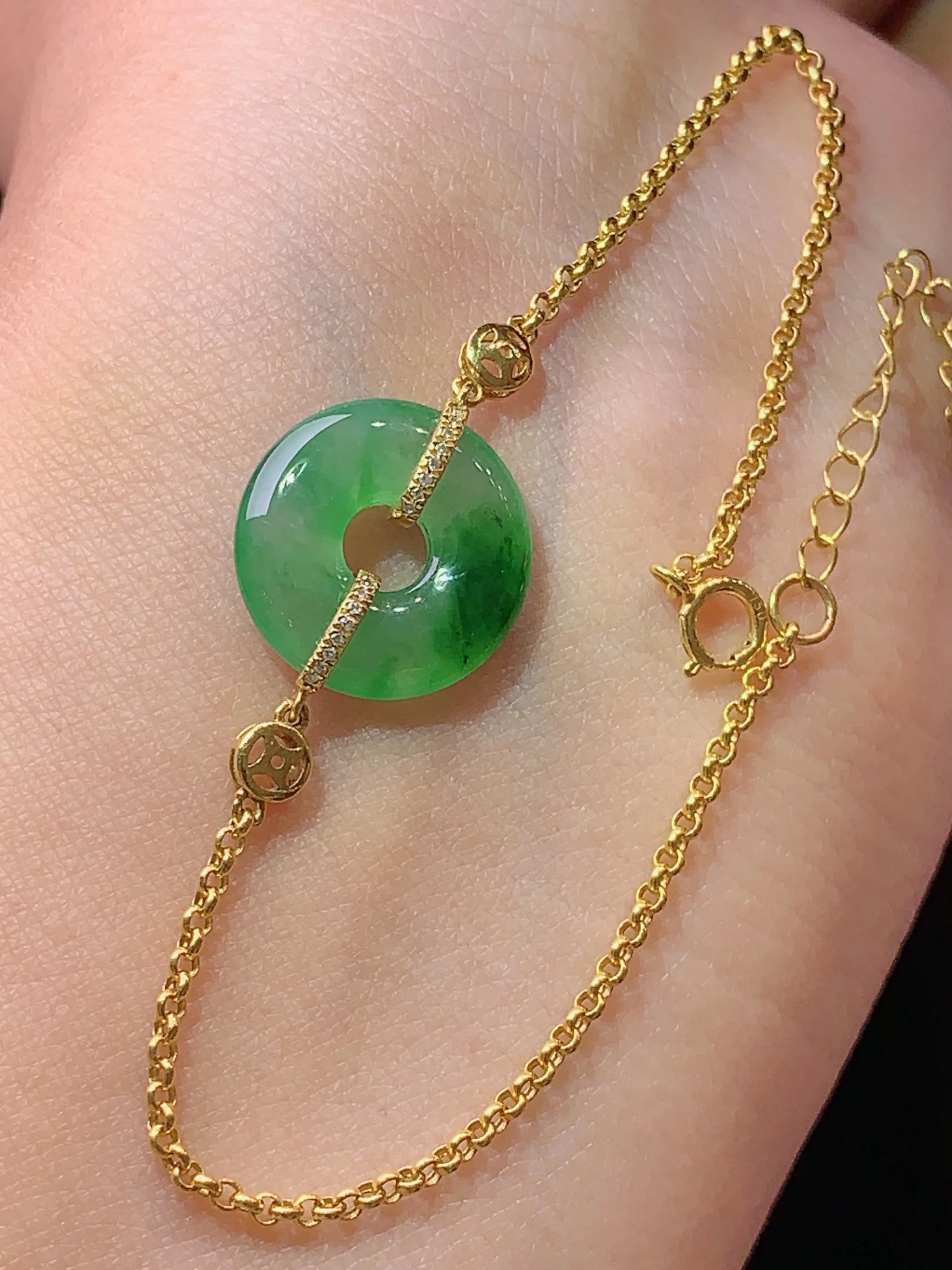 18k金镶嵌飘绿平安扣手链 玉质细腻 色泽艳丽 整体尺寸13.5*3.2m1