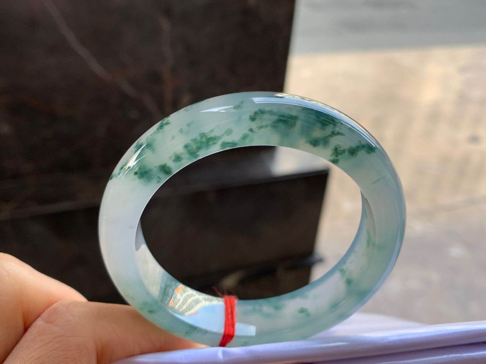 54-13.5-8.8

冰种蓝花手镯^_^飘花灵韵