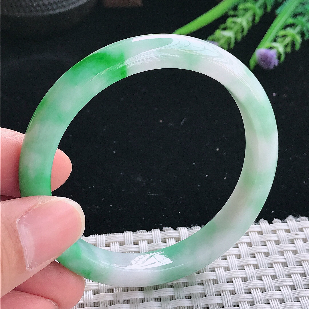 实拍天然翡翠55/10/7.6老坑精美温润飘阳绿手镯翡翠玉镯手环