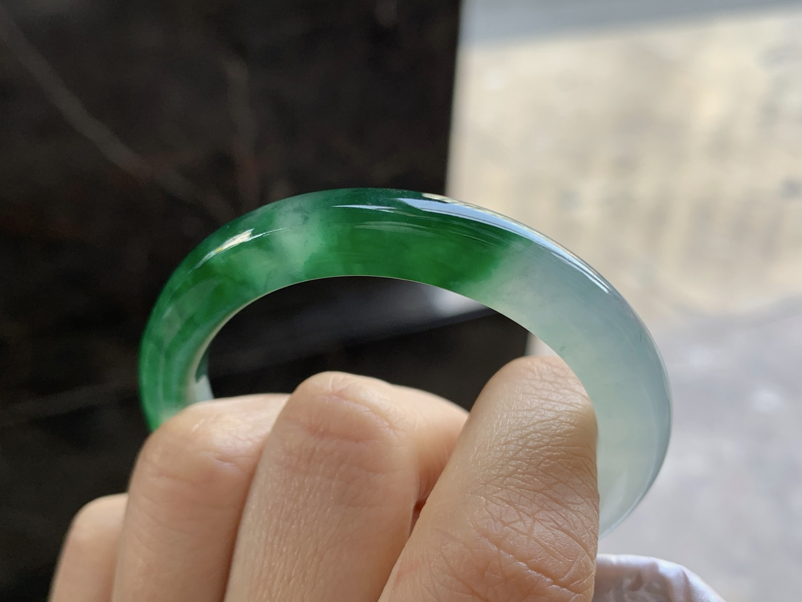 52-7.5-7.5

辣绿色贵妃手镯^_^种水足 鲜艳 正圈50可以带