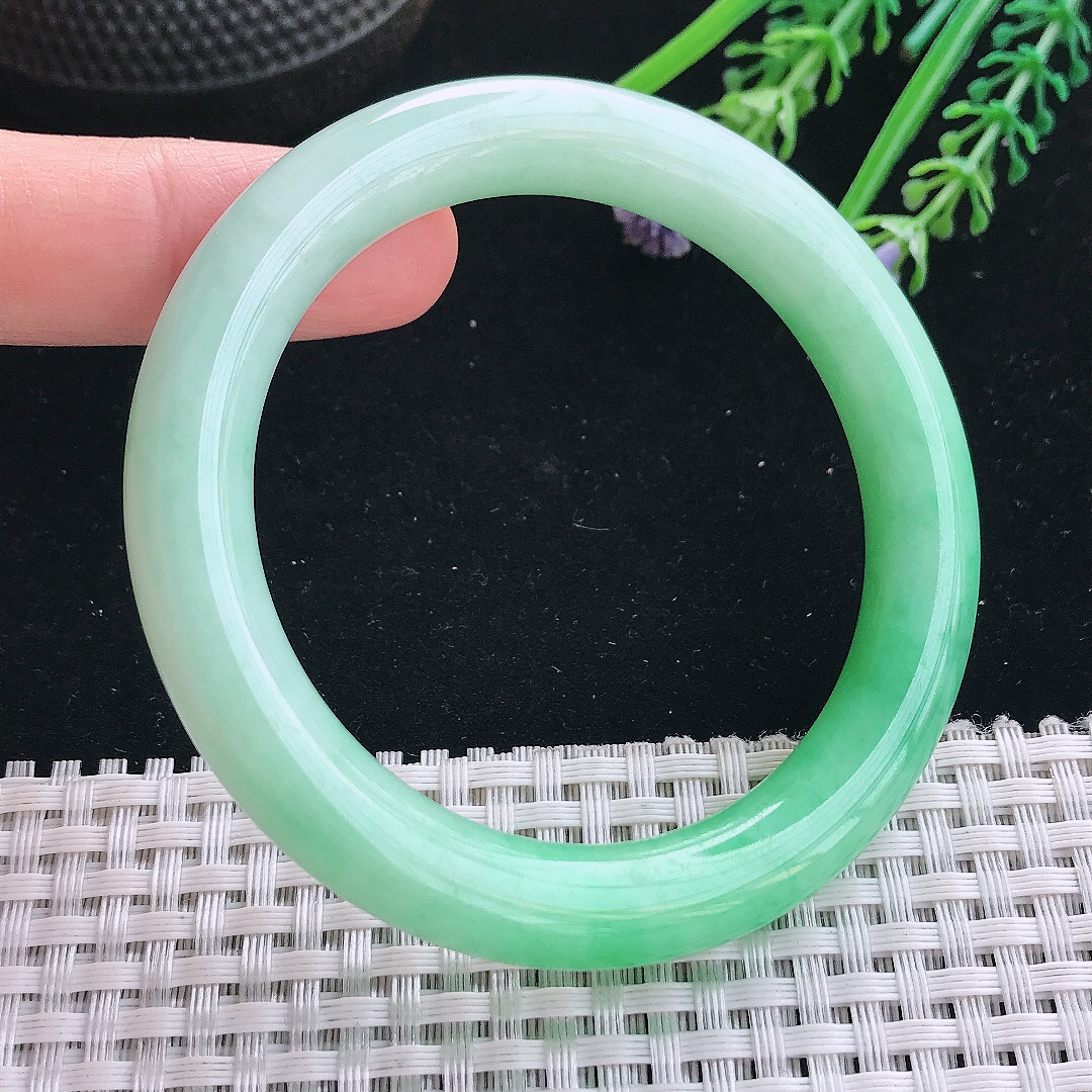 实拍天然翡翠55/9.8/9.6老坑精美飘阳绿圆条手镯翡翠玉镯手环