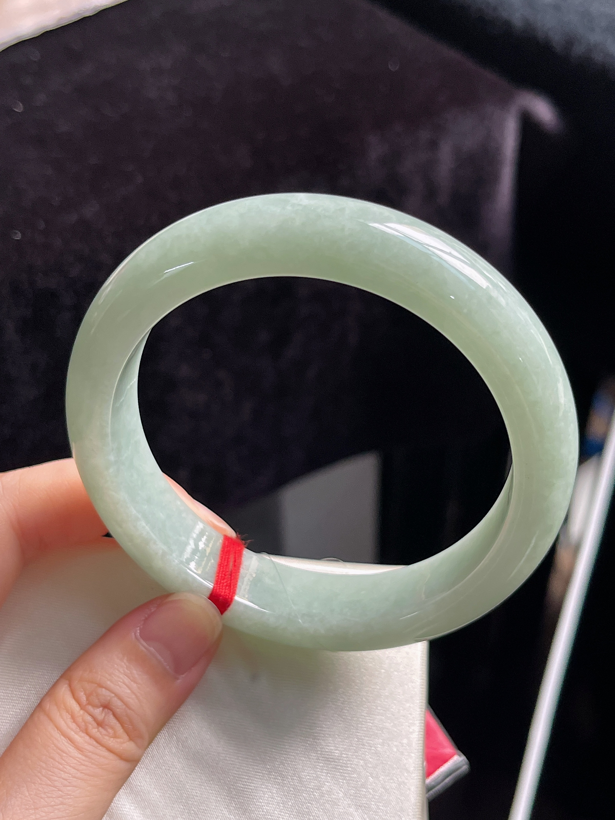 正圈59.6圈口，翡翠糯化种淡绿色手镯