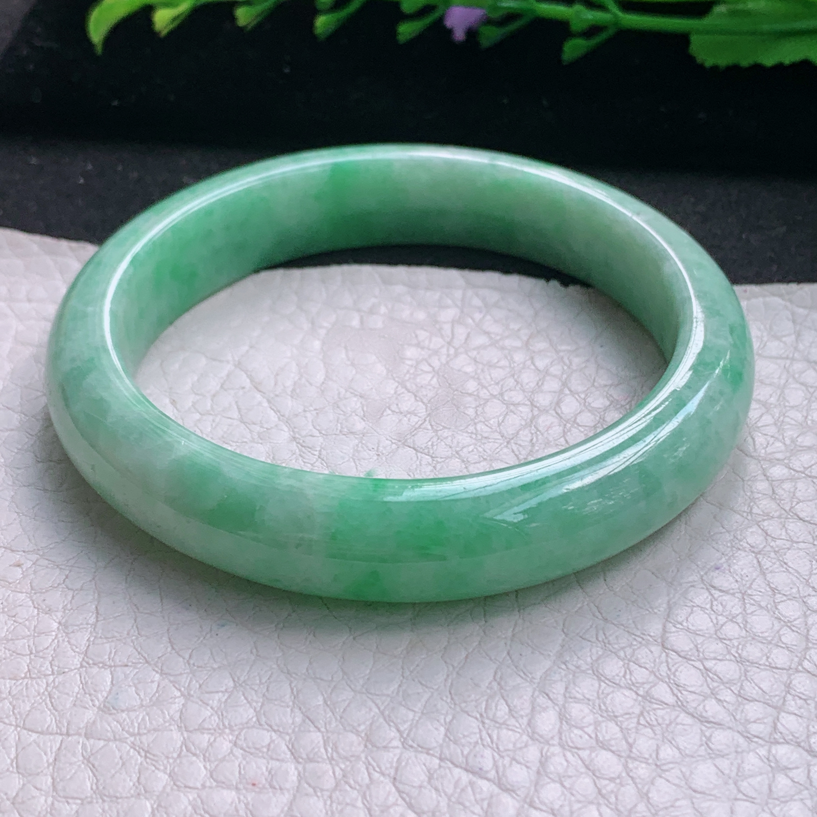 n清新款58*12*8.5平安镯 缅甸翡翠A货玉手镯精美白底青宽边玉手镯
