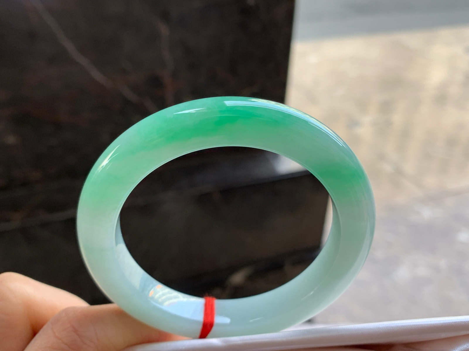 55.5-10.5-10

阳绿色手镯^_^色阳 细腻